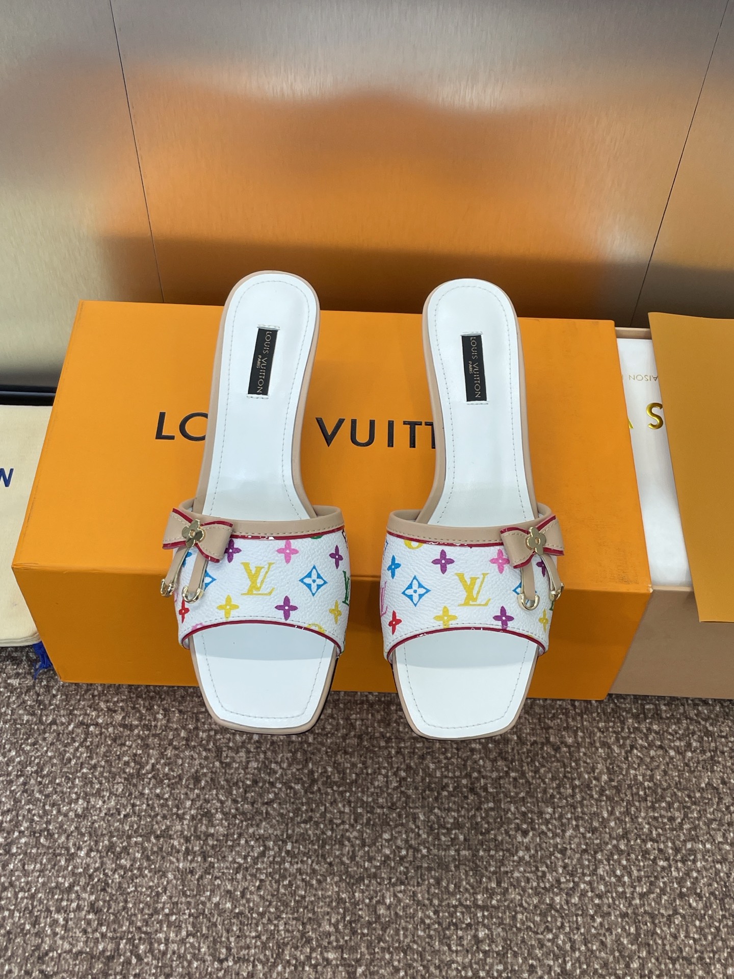 LV  04099