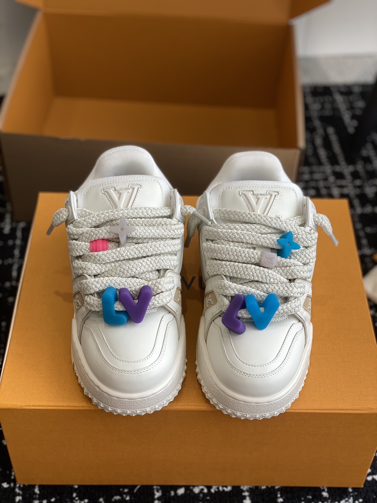 LV  04179