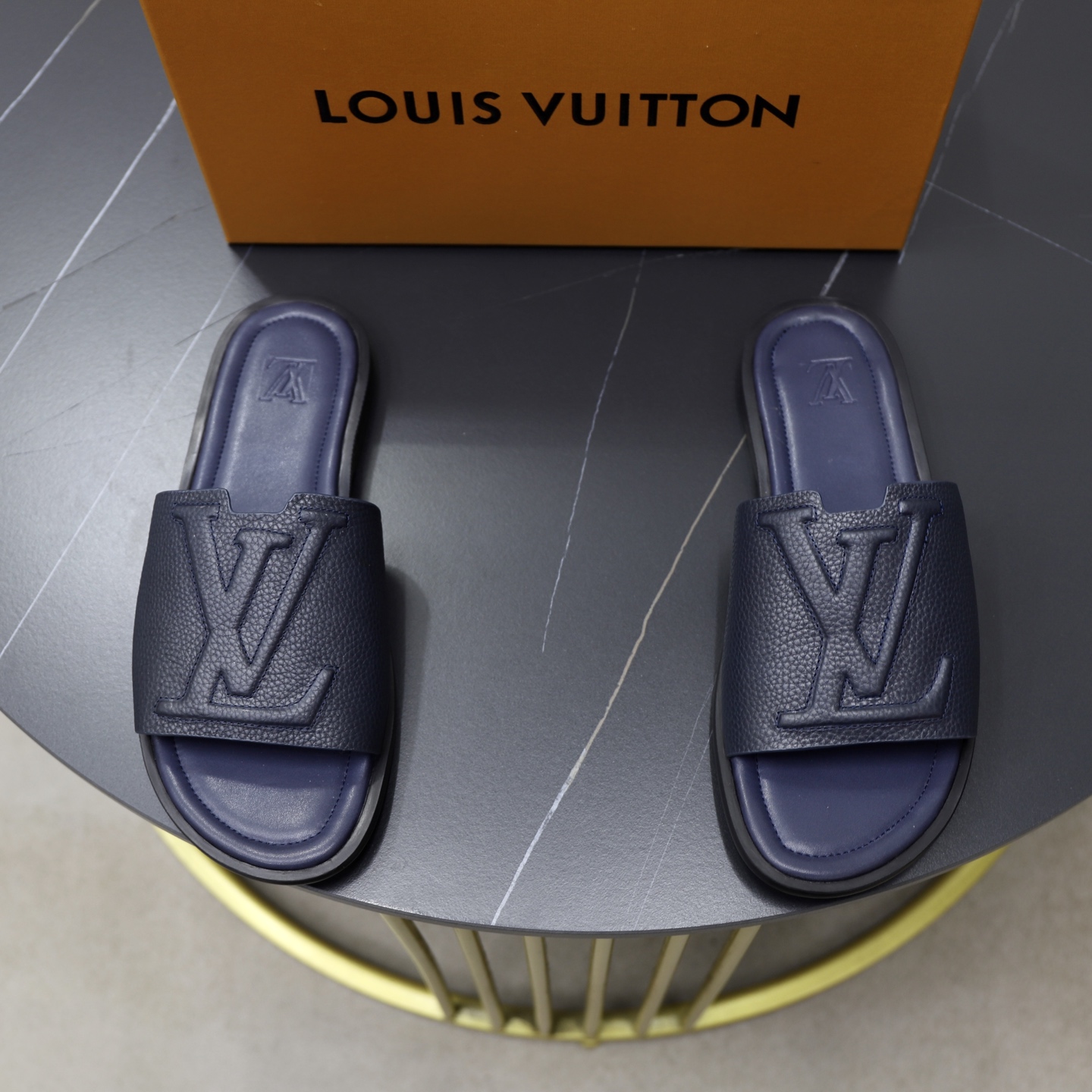 LV 04189
