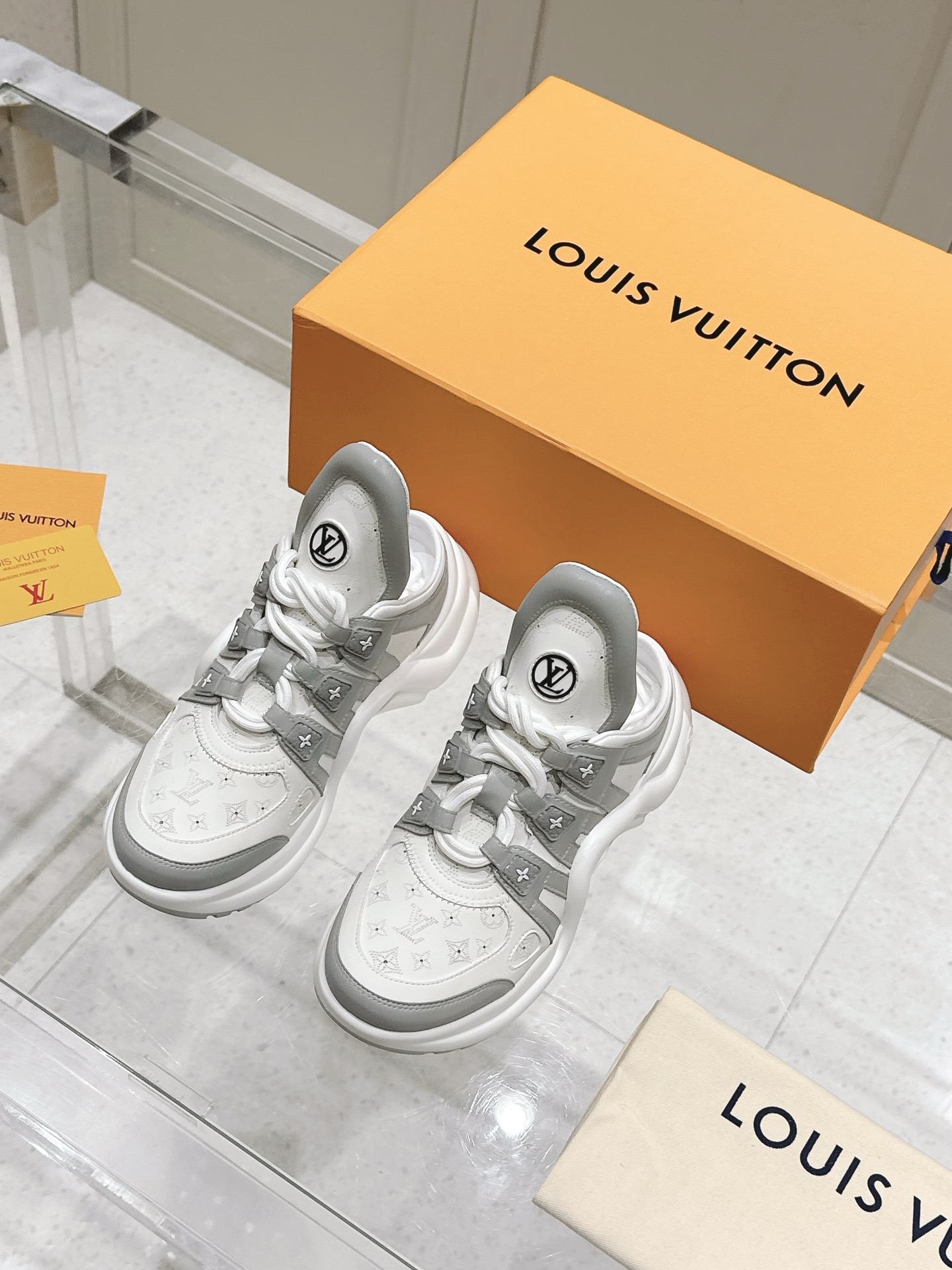 LV  04229