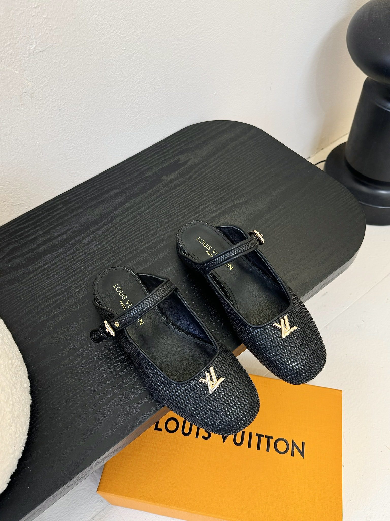 LV  04249