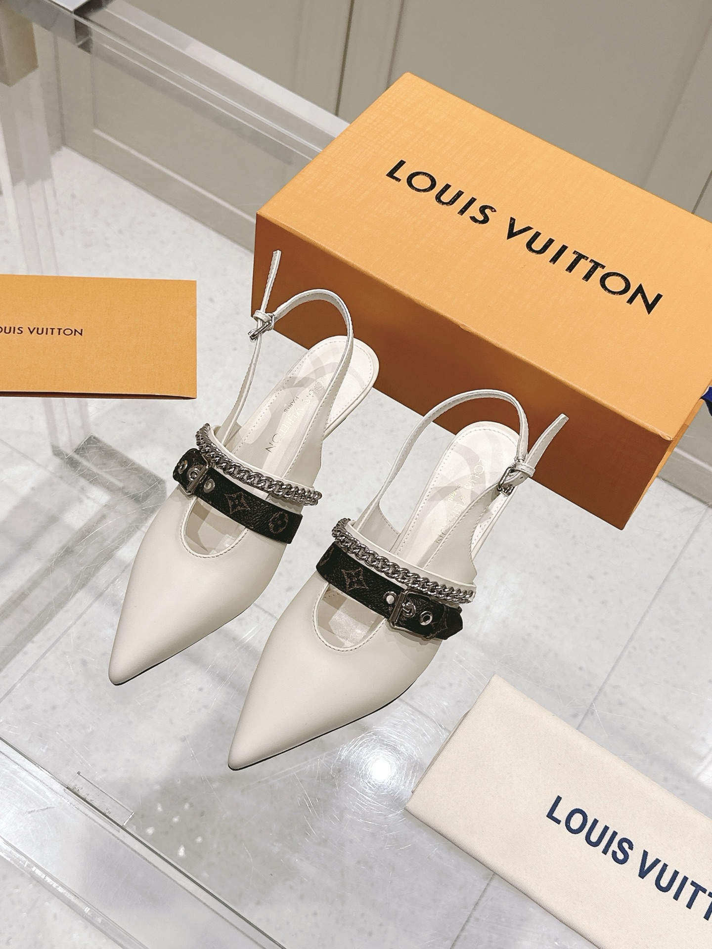 LV  04259