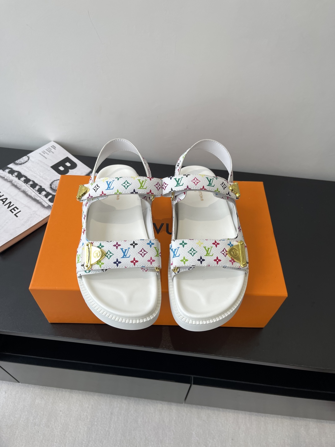 LV  04389