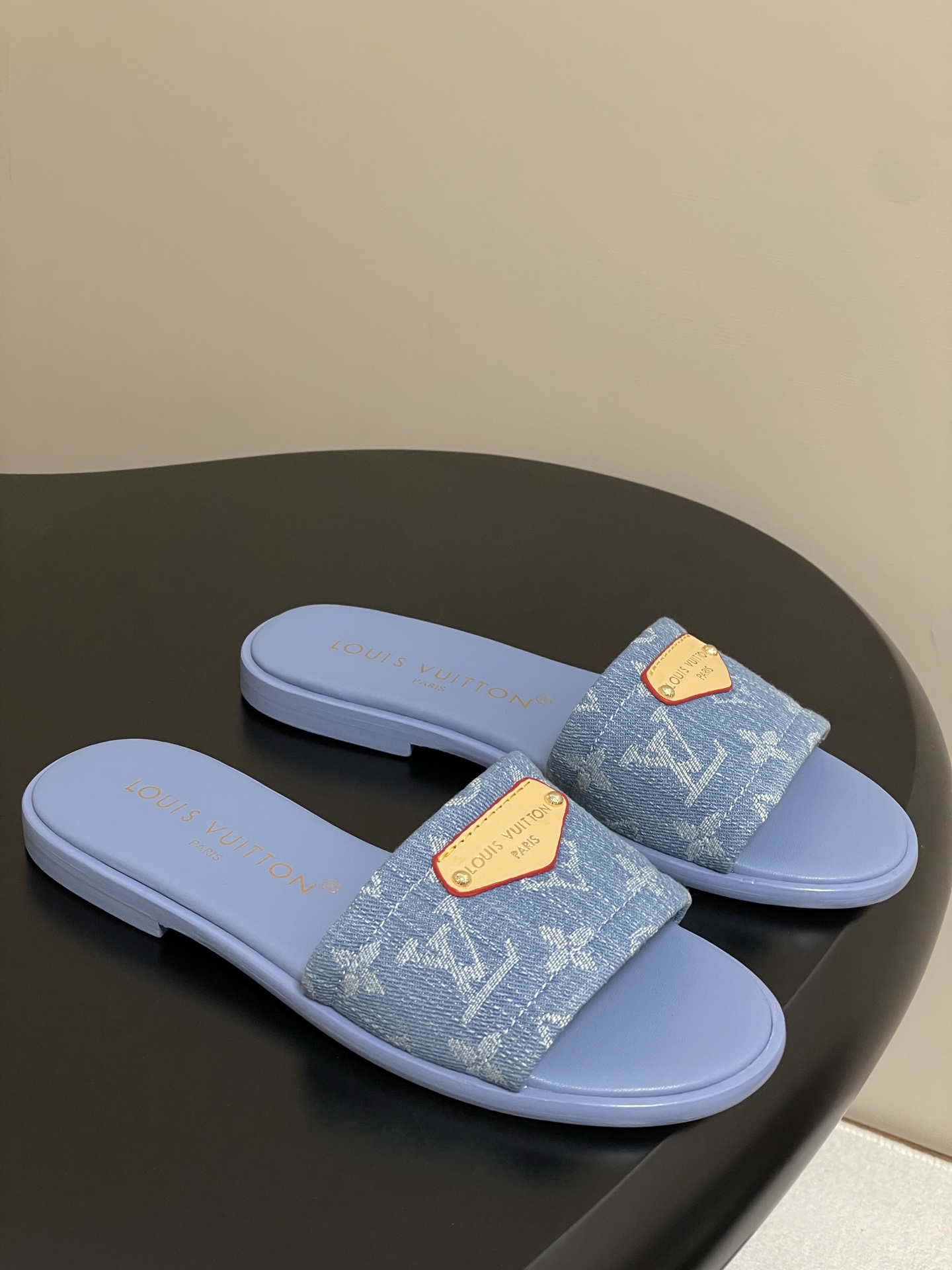 LV  04449