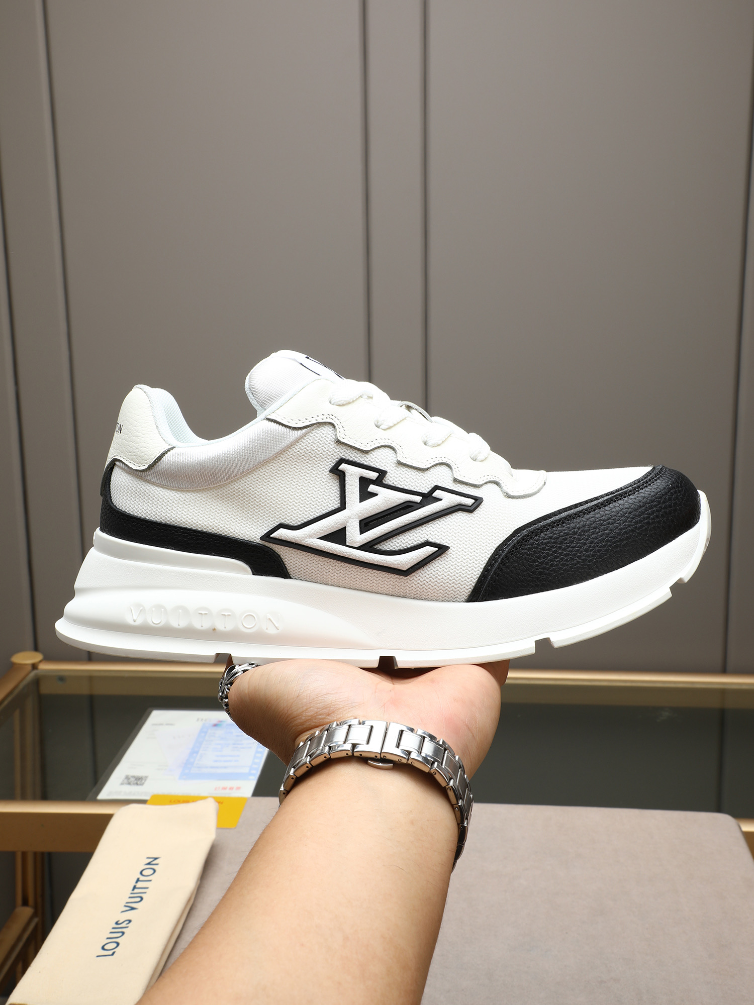 LV 04499