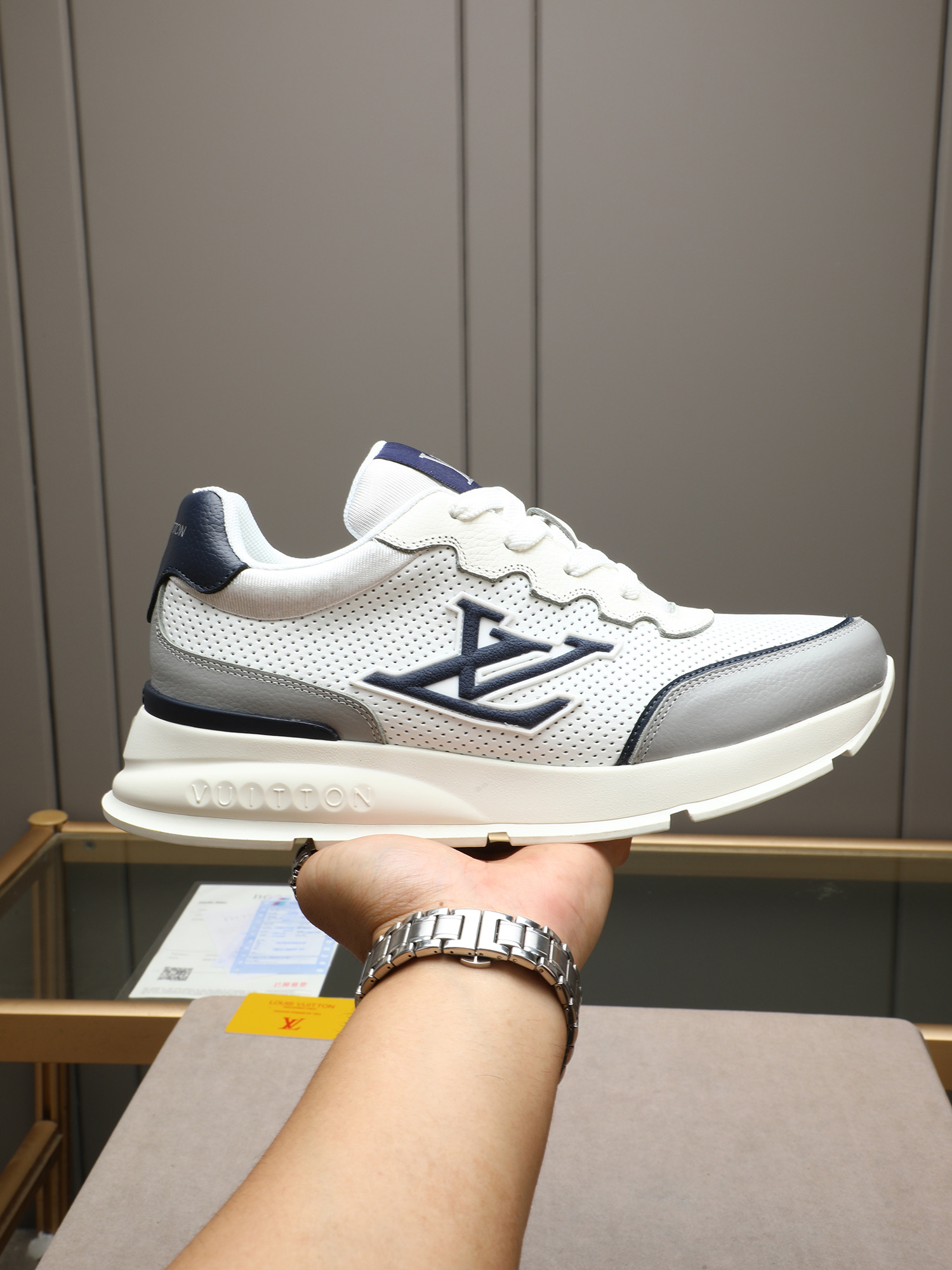 LV 04529