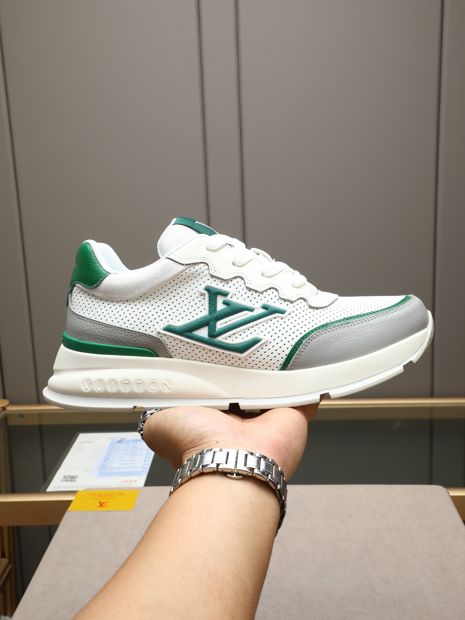 LV 04547