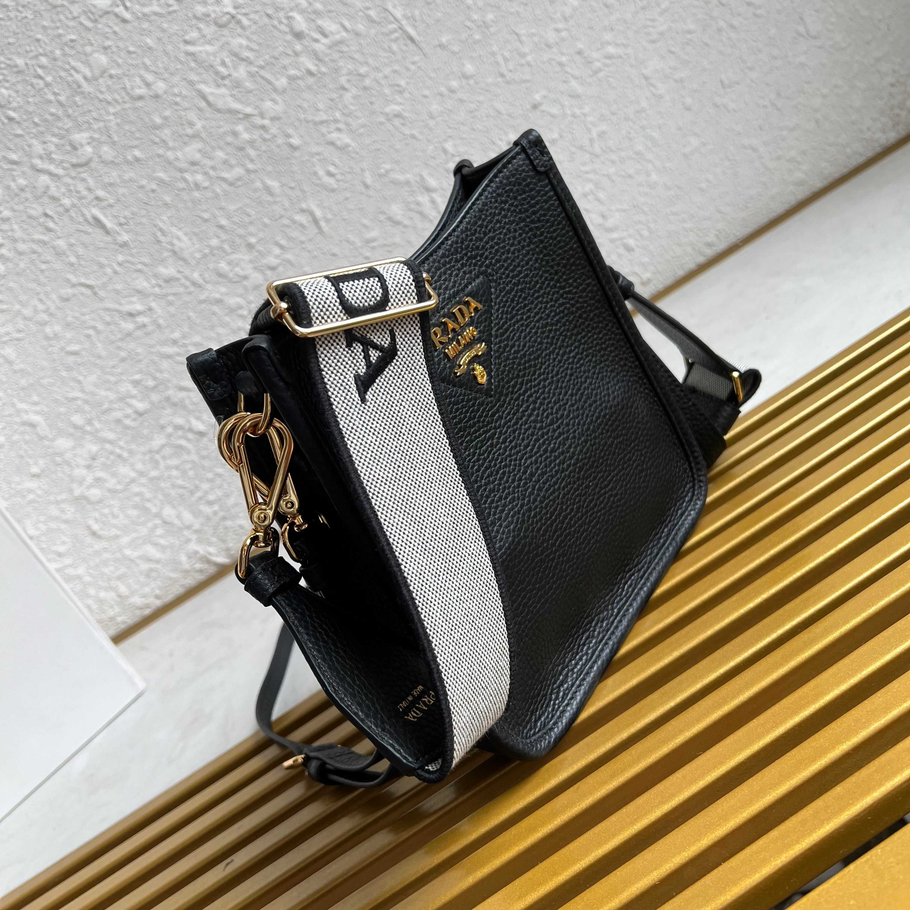 PRADA  00009