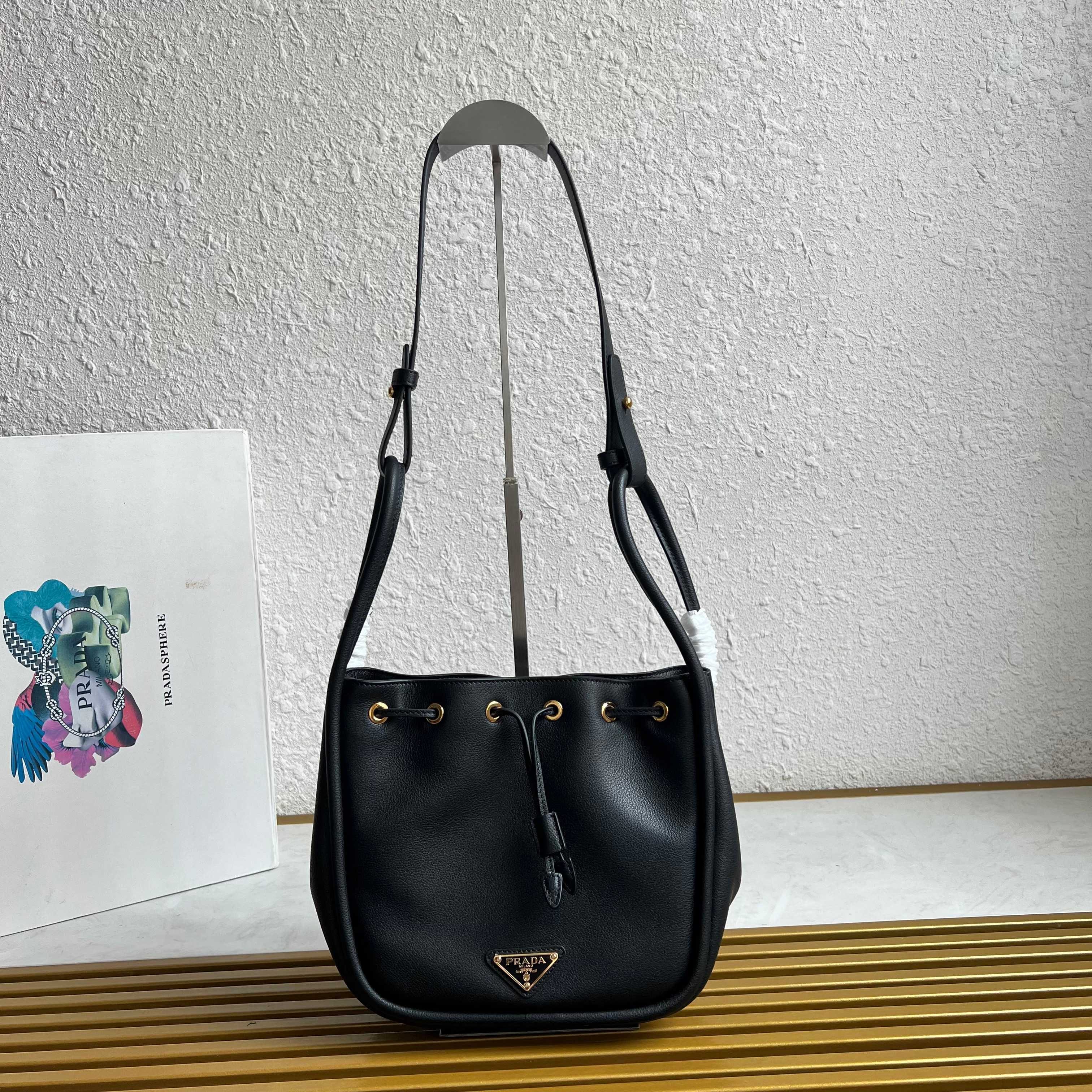 PRADA  00019