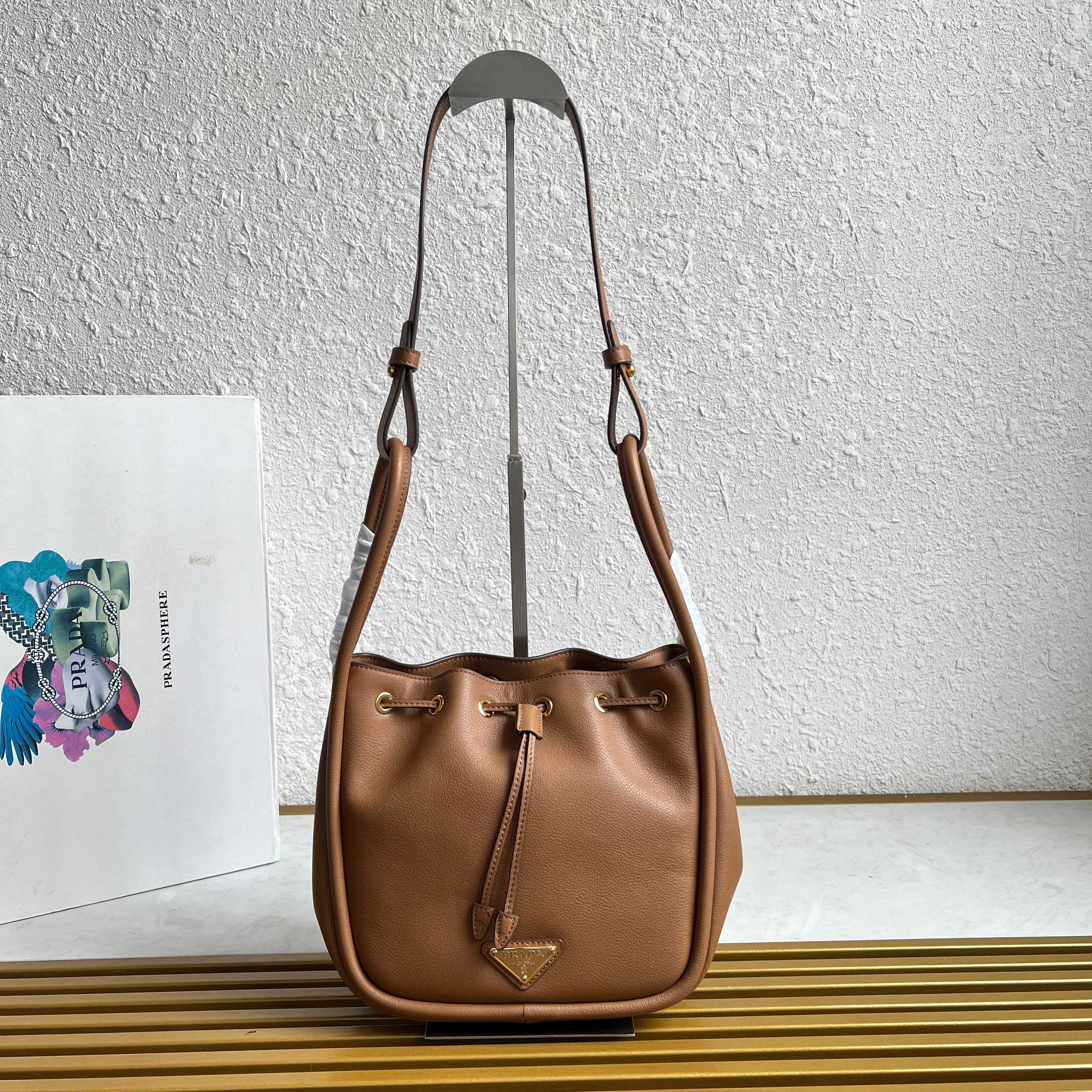 PRADA  00029
