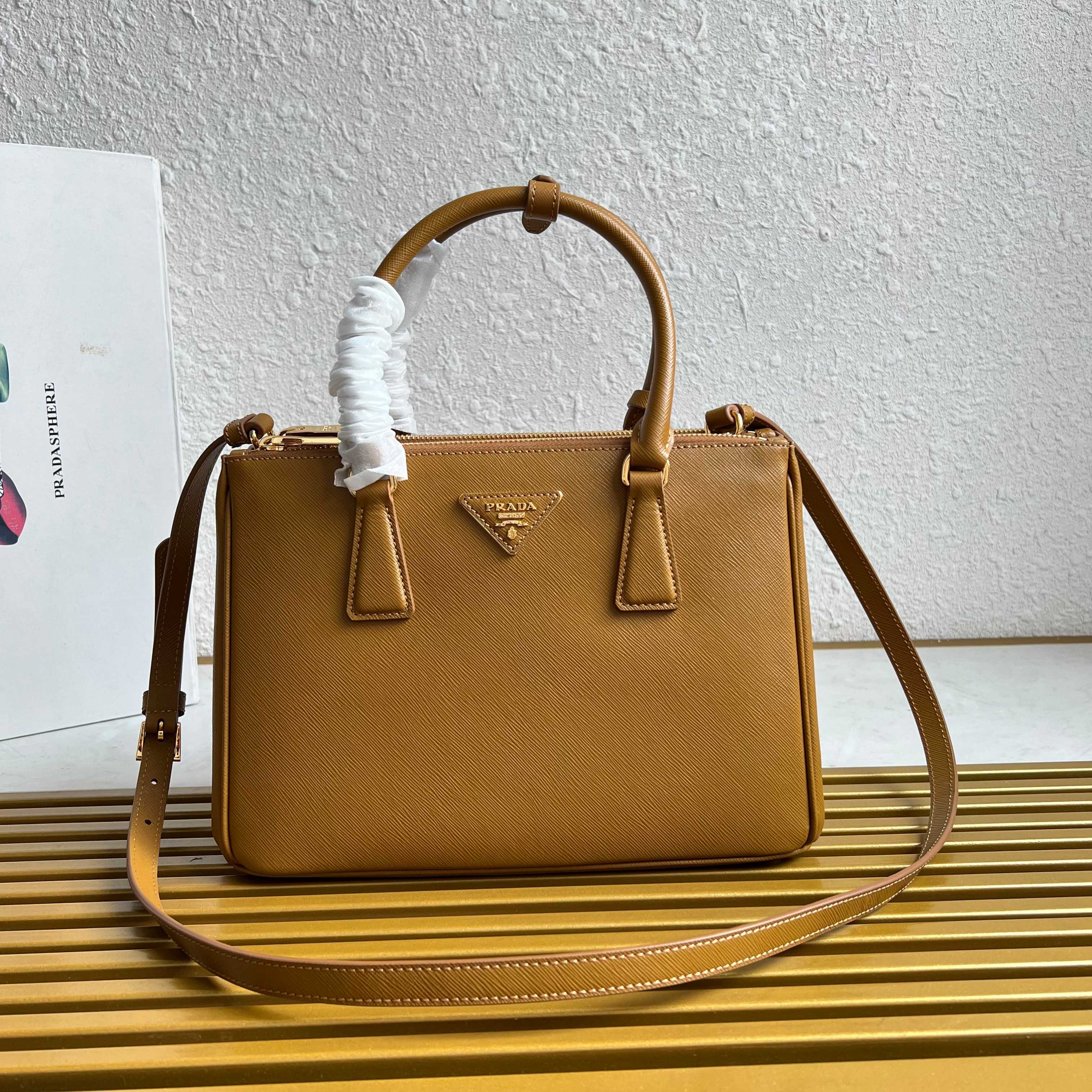 PRADA  00039