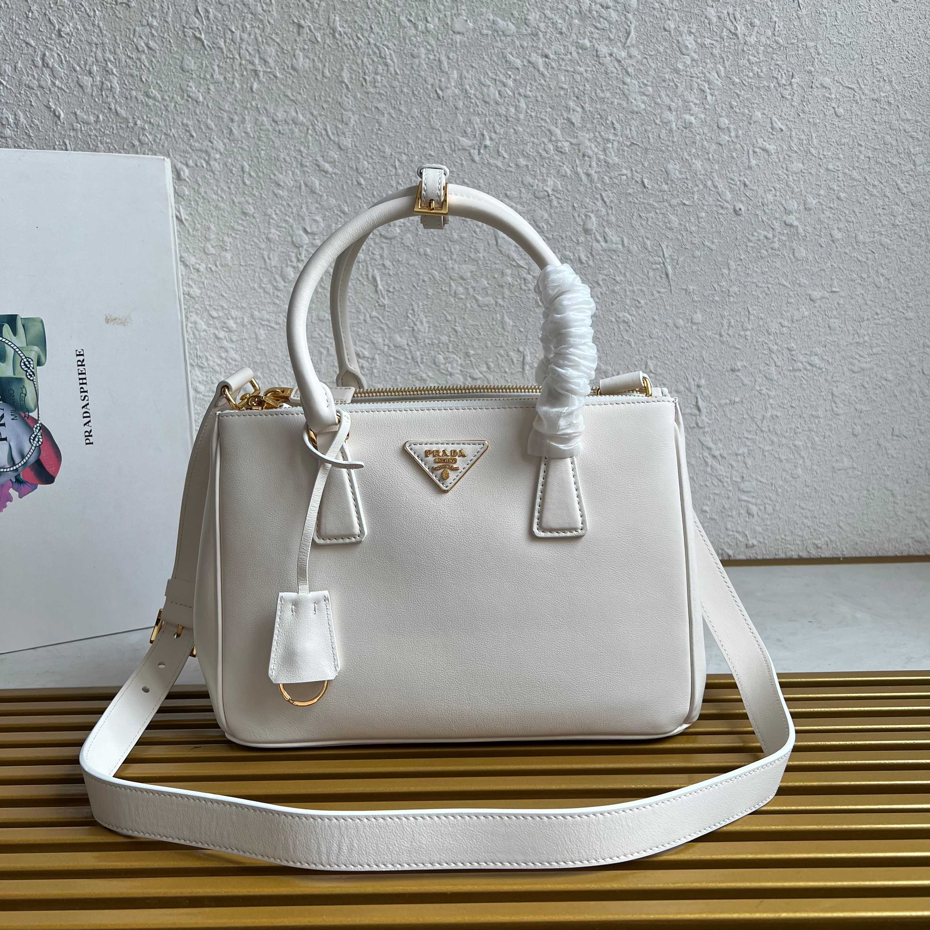 PRADA  00049