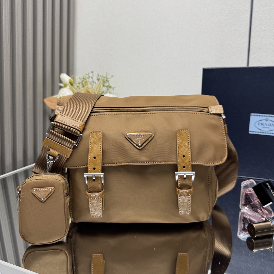 PRADA 00049