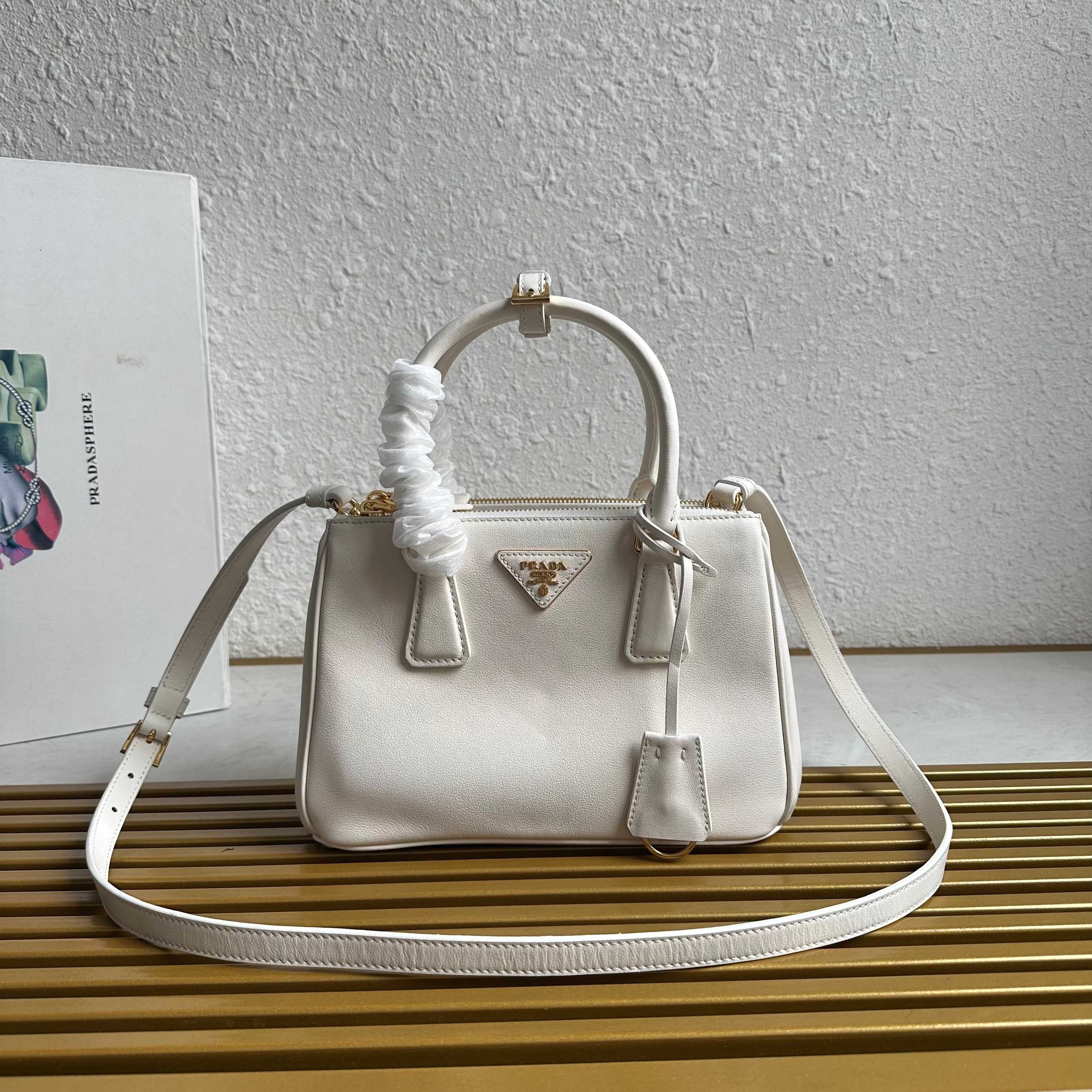 PRADA  00119