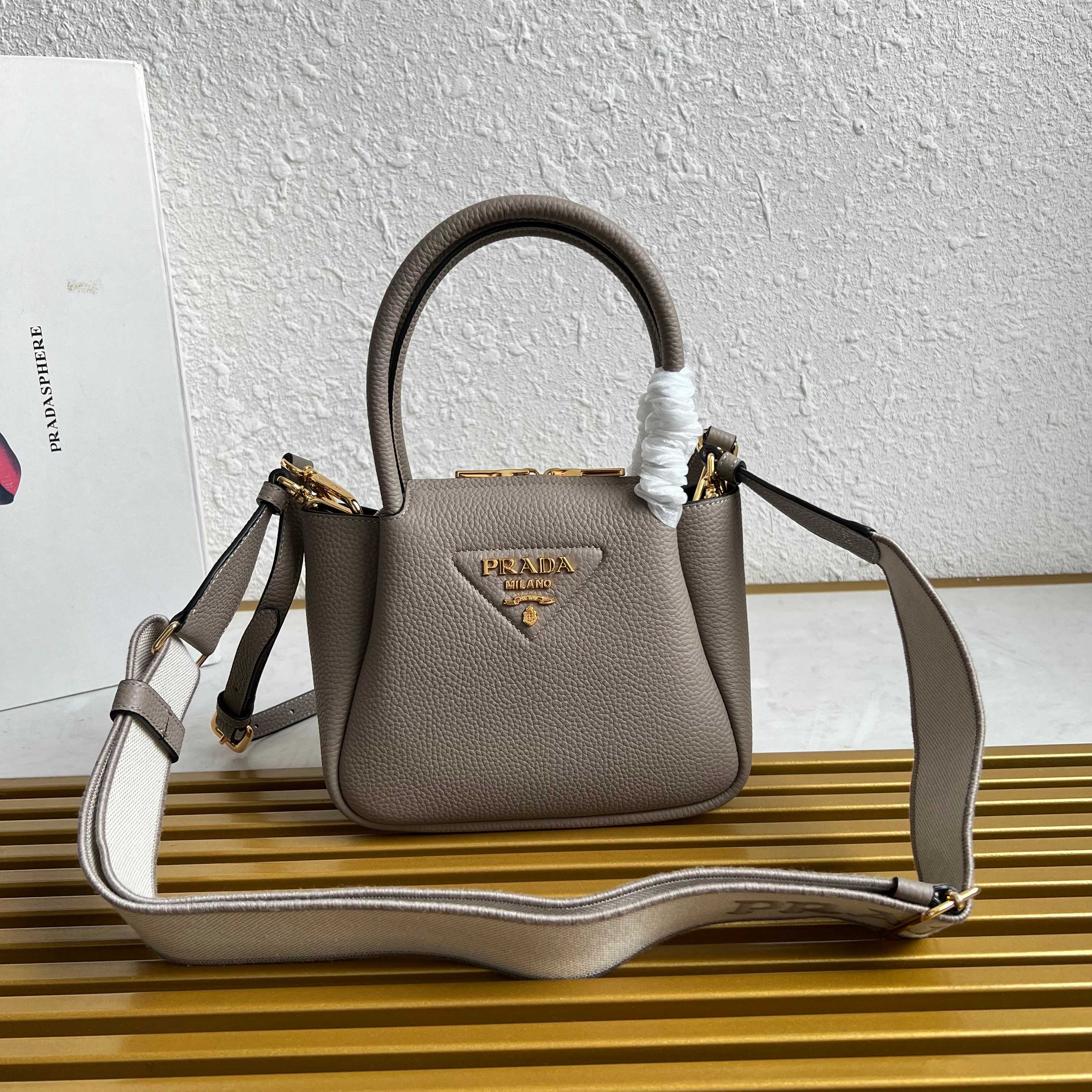 PRADA  00199