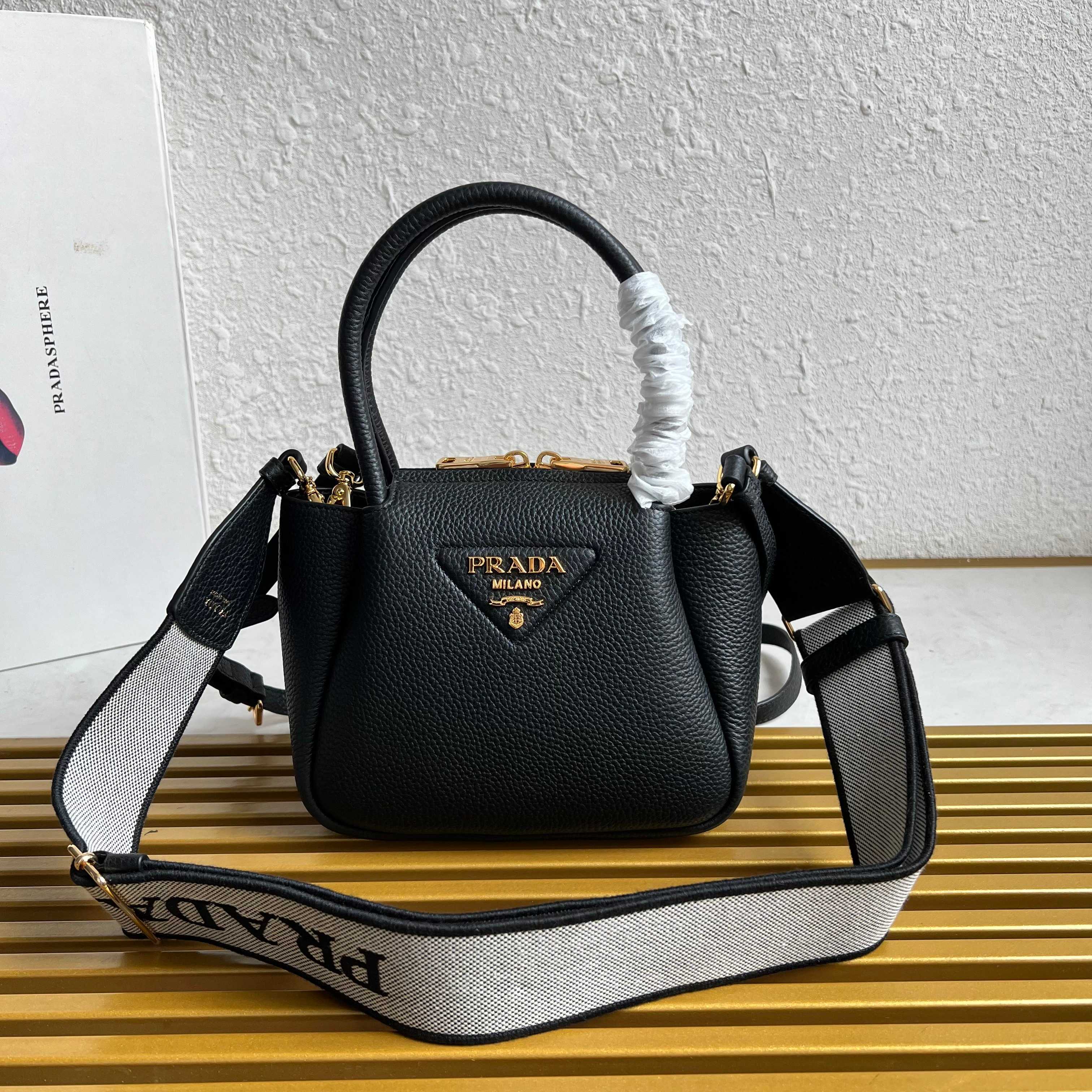 PRADA  002110