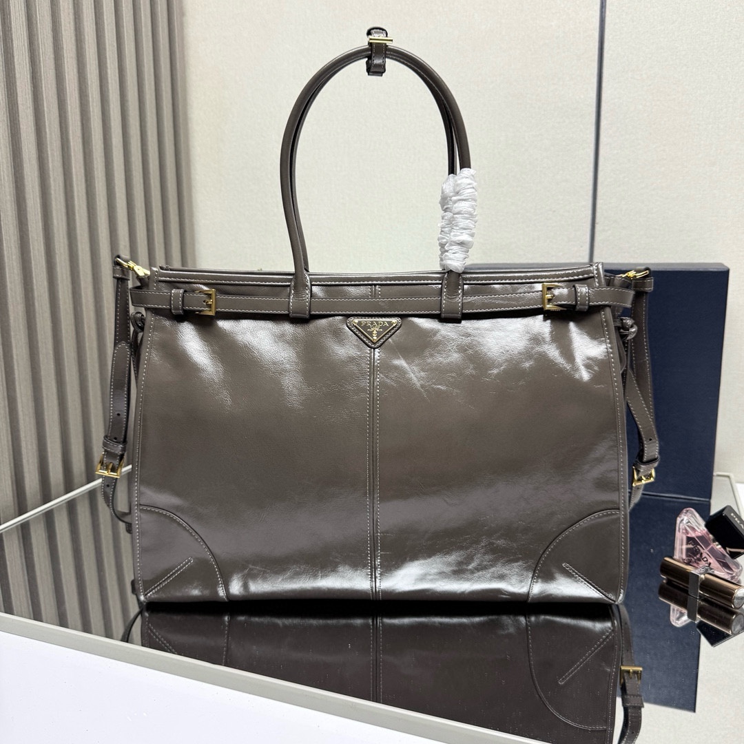 PRADA 00239