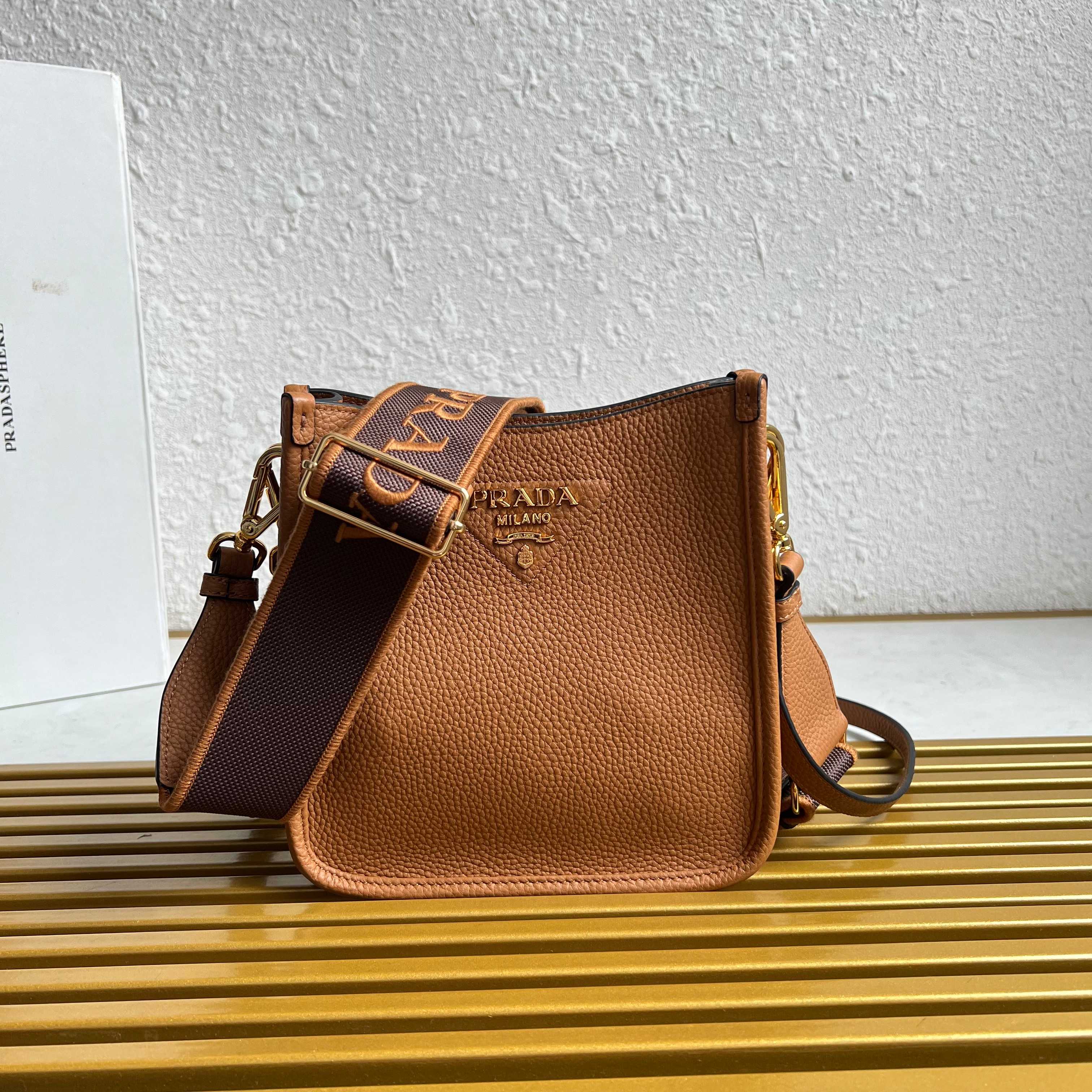 PRADA  00269