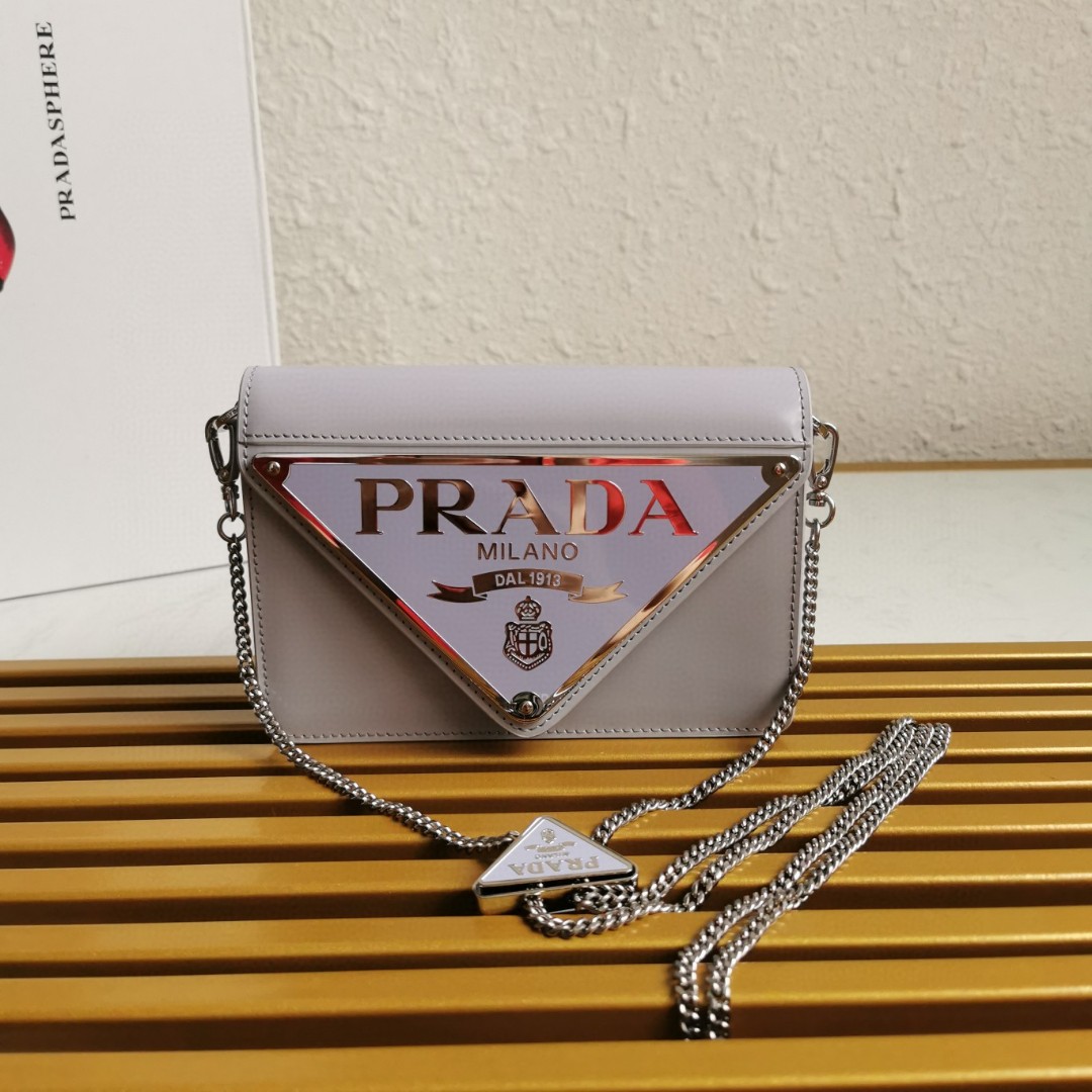 Prada 00379