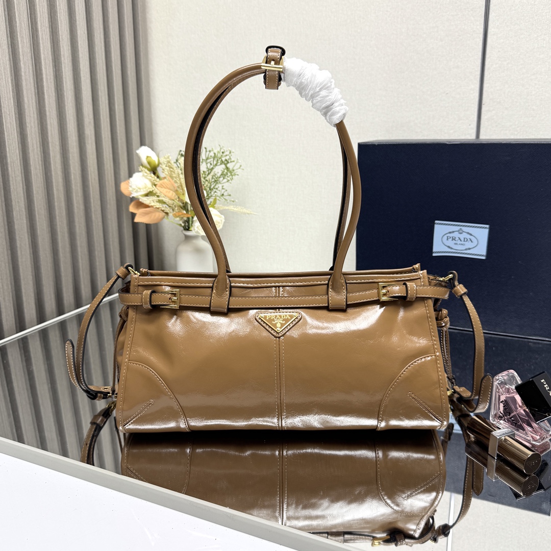 Prada 00379