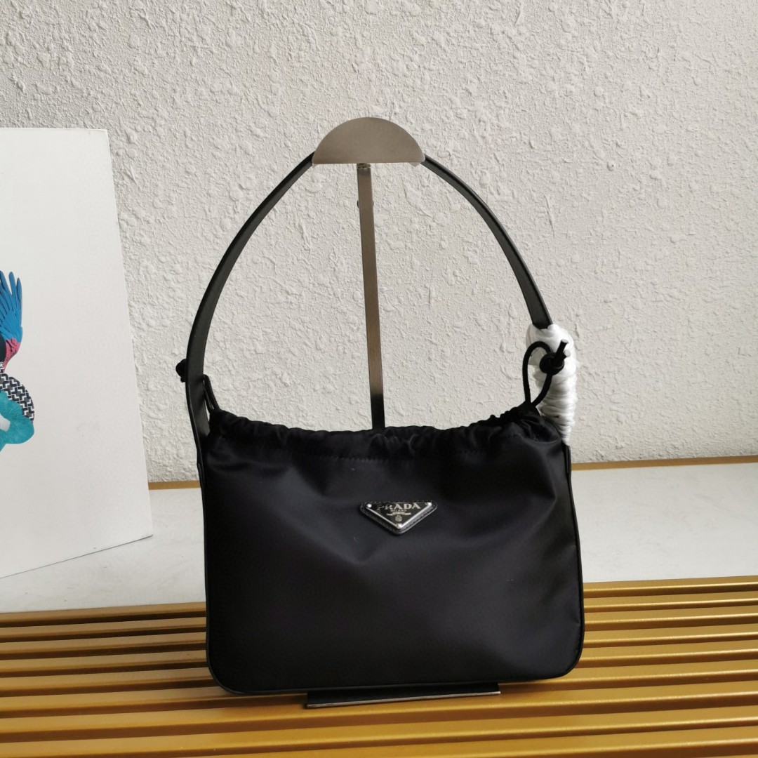PRADA  00479