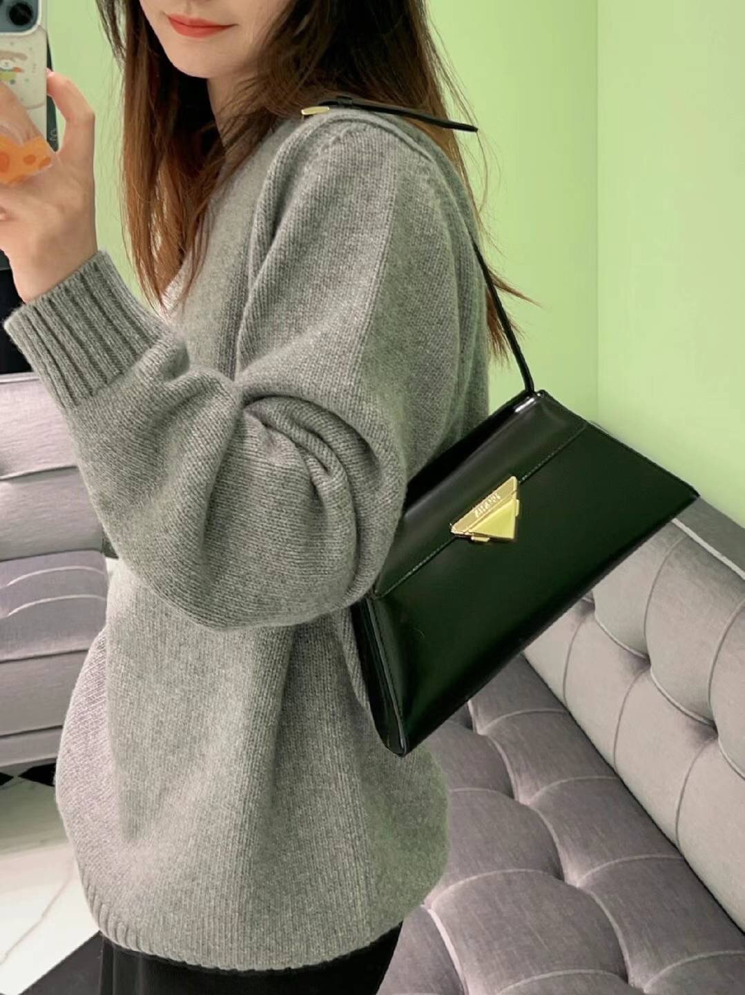 PRADA 00499