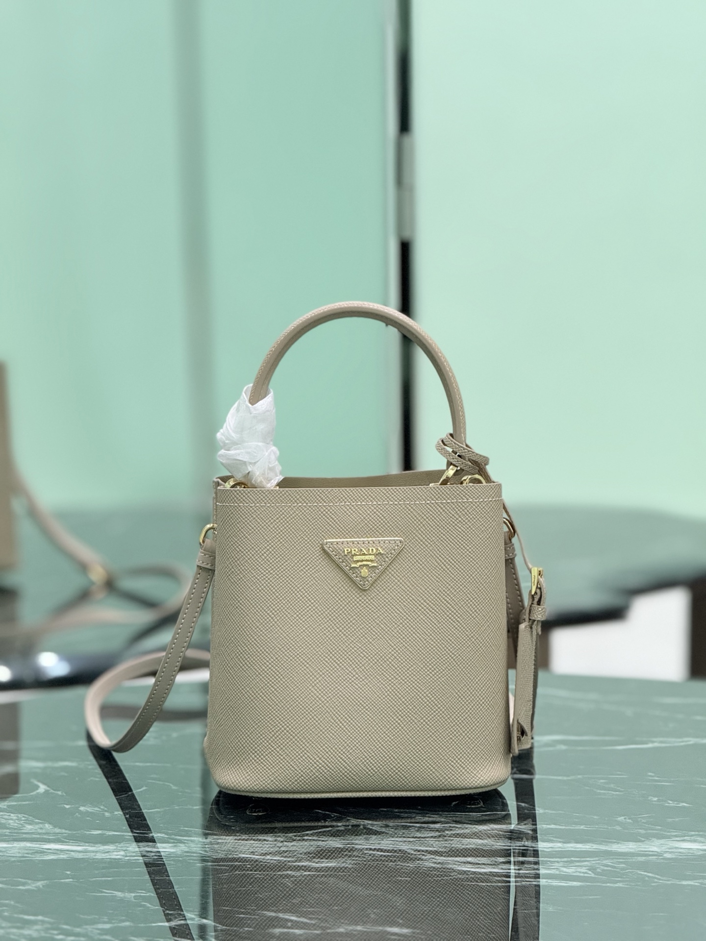 PRADA    00569