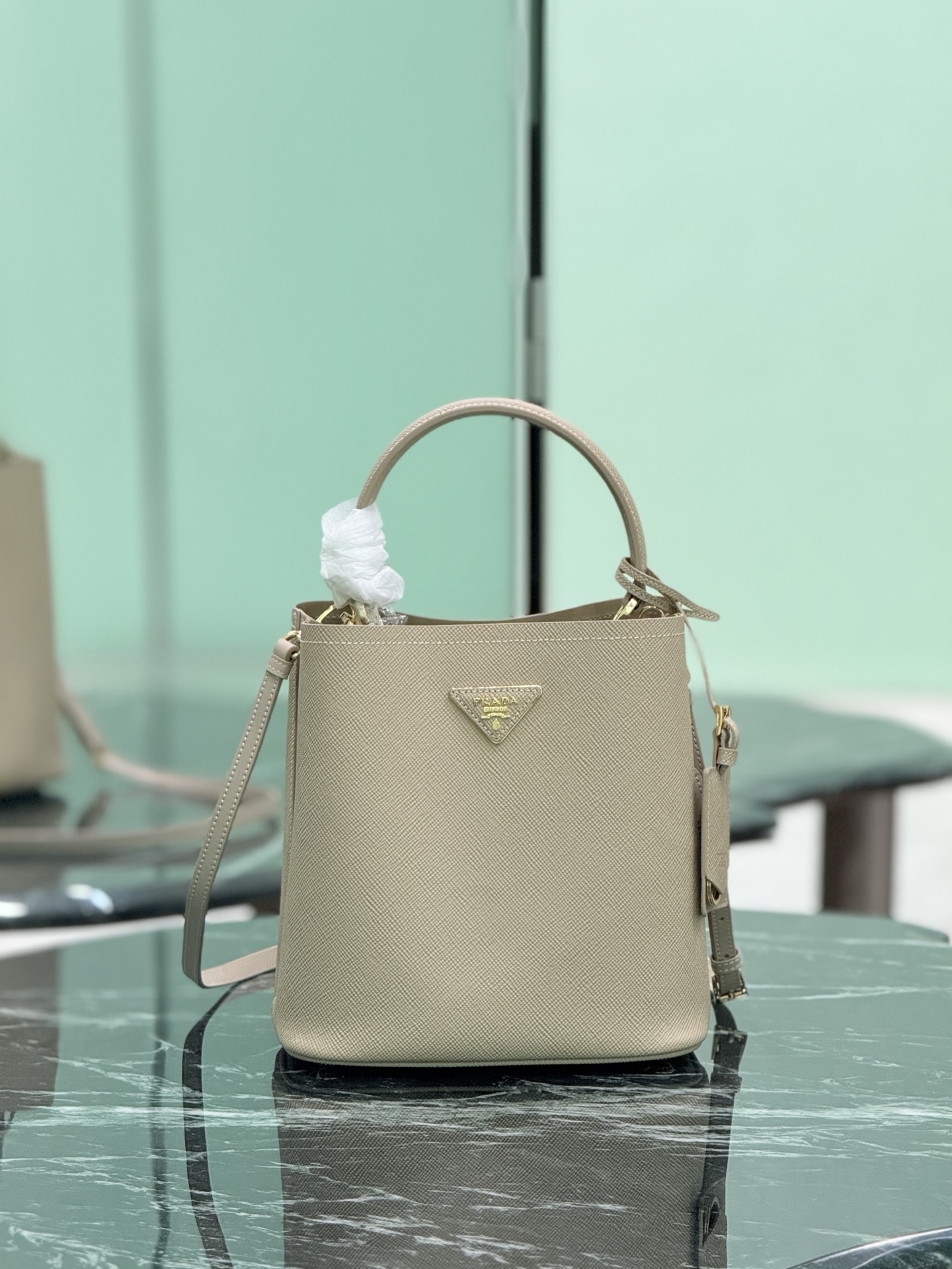 PRADA    00579