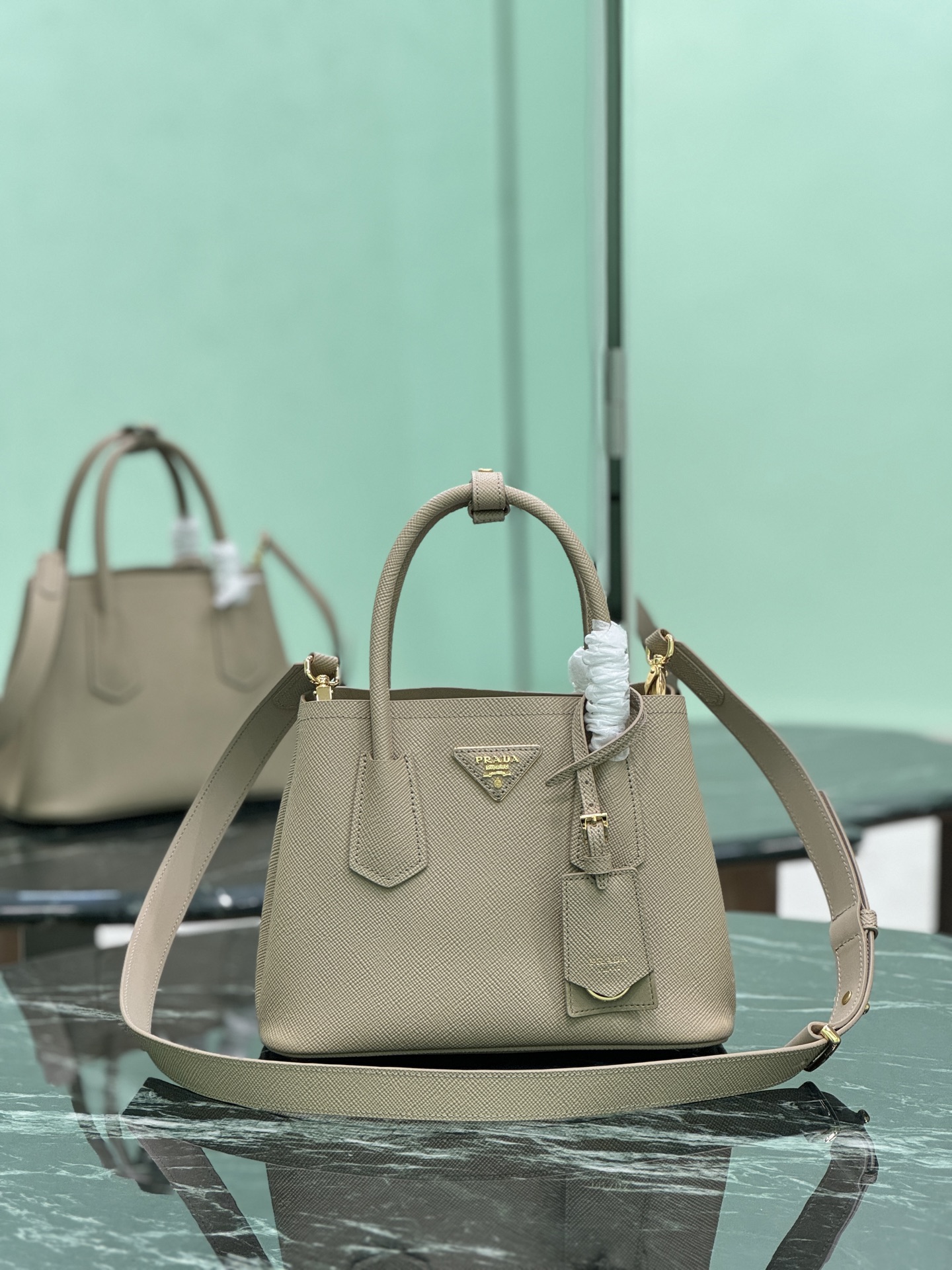 PRADA    00599