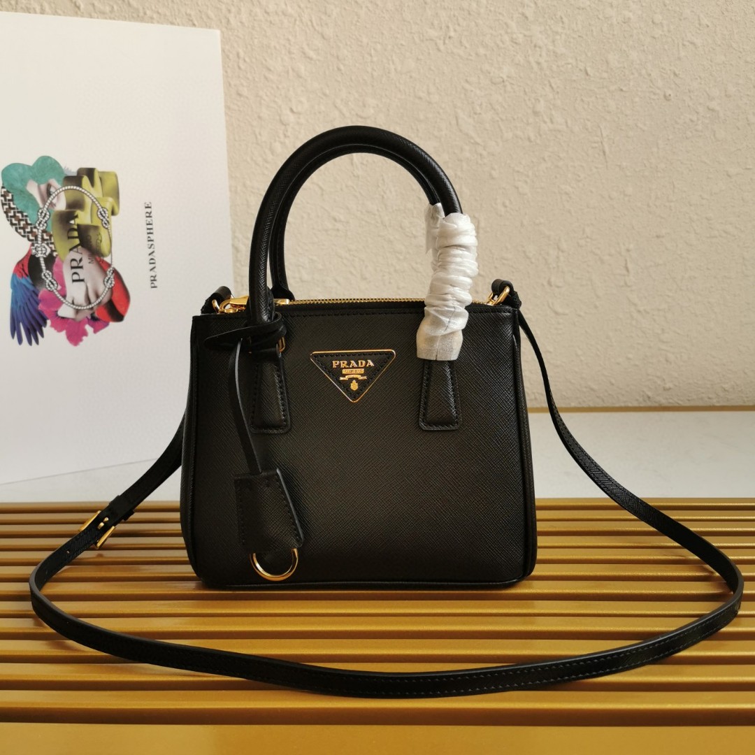 Prada 00699