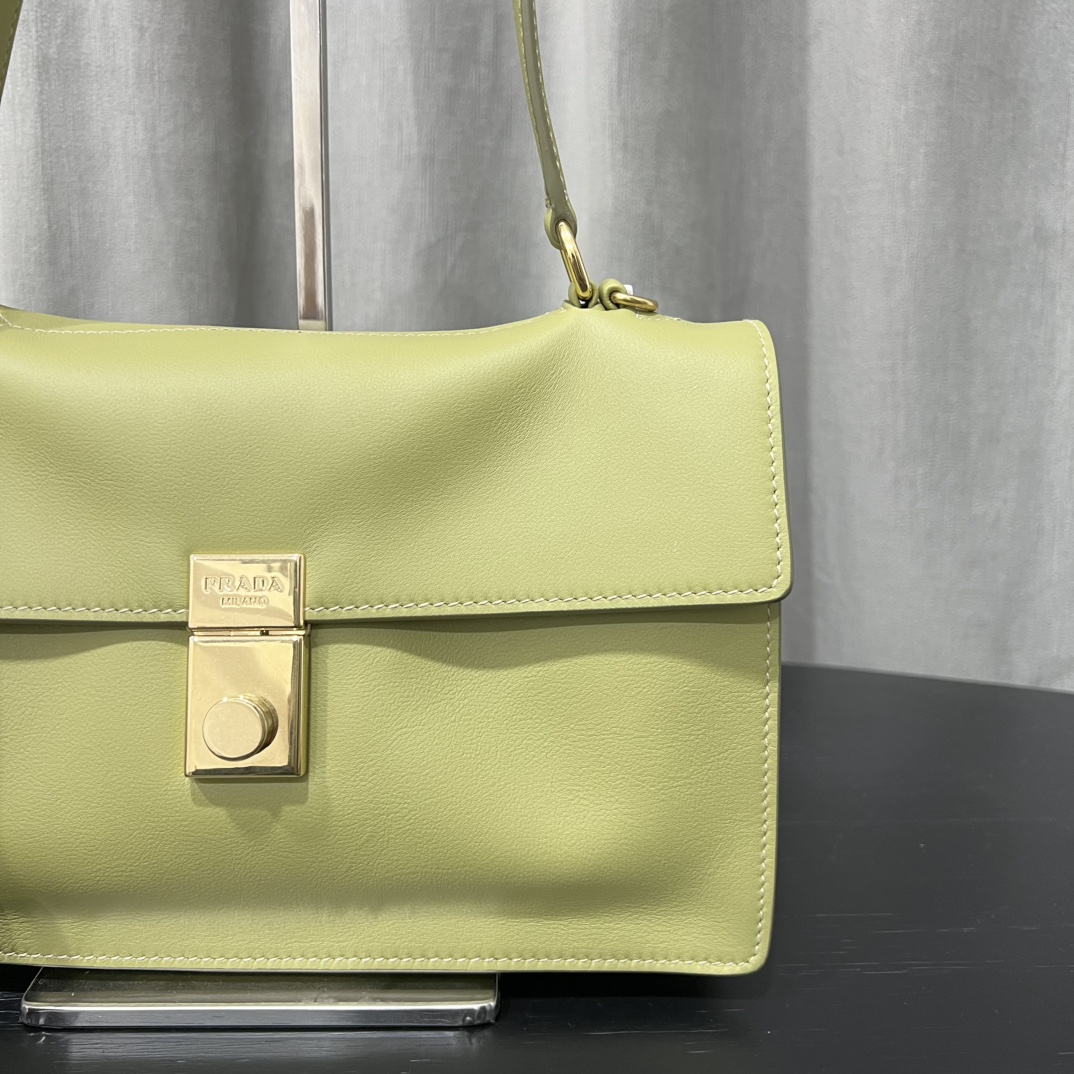 PRADA    01199