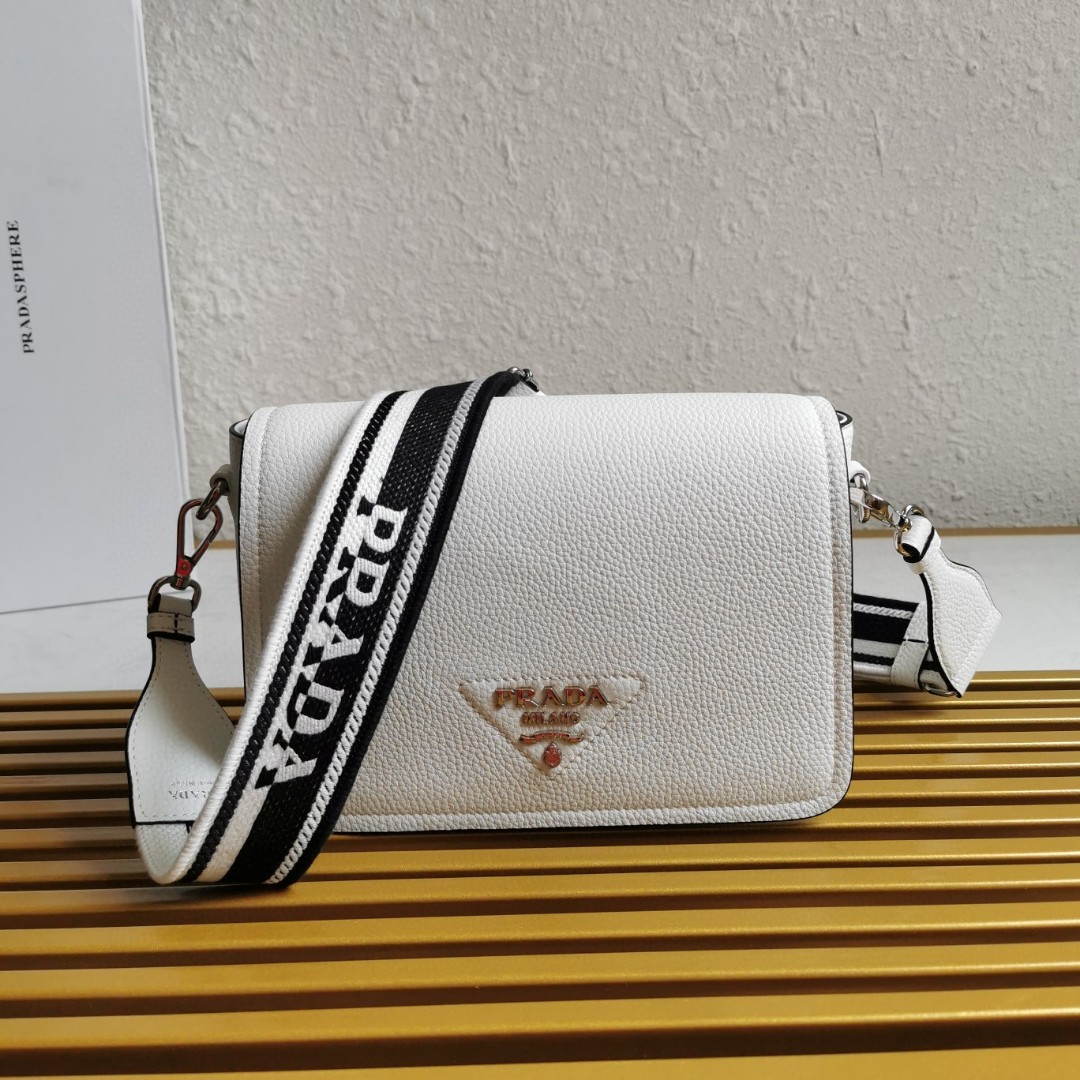Prada 01369