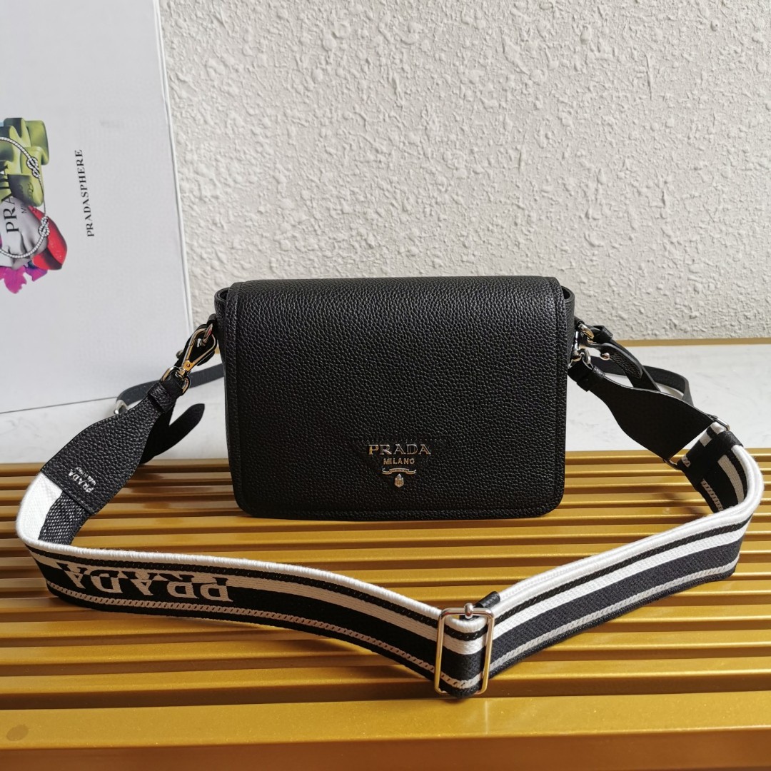 Prada 01379