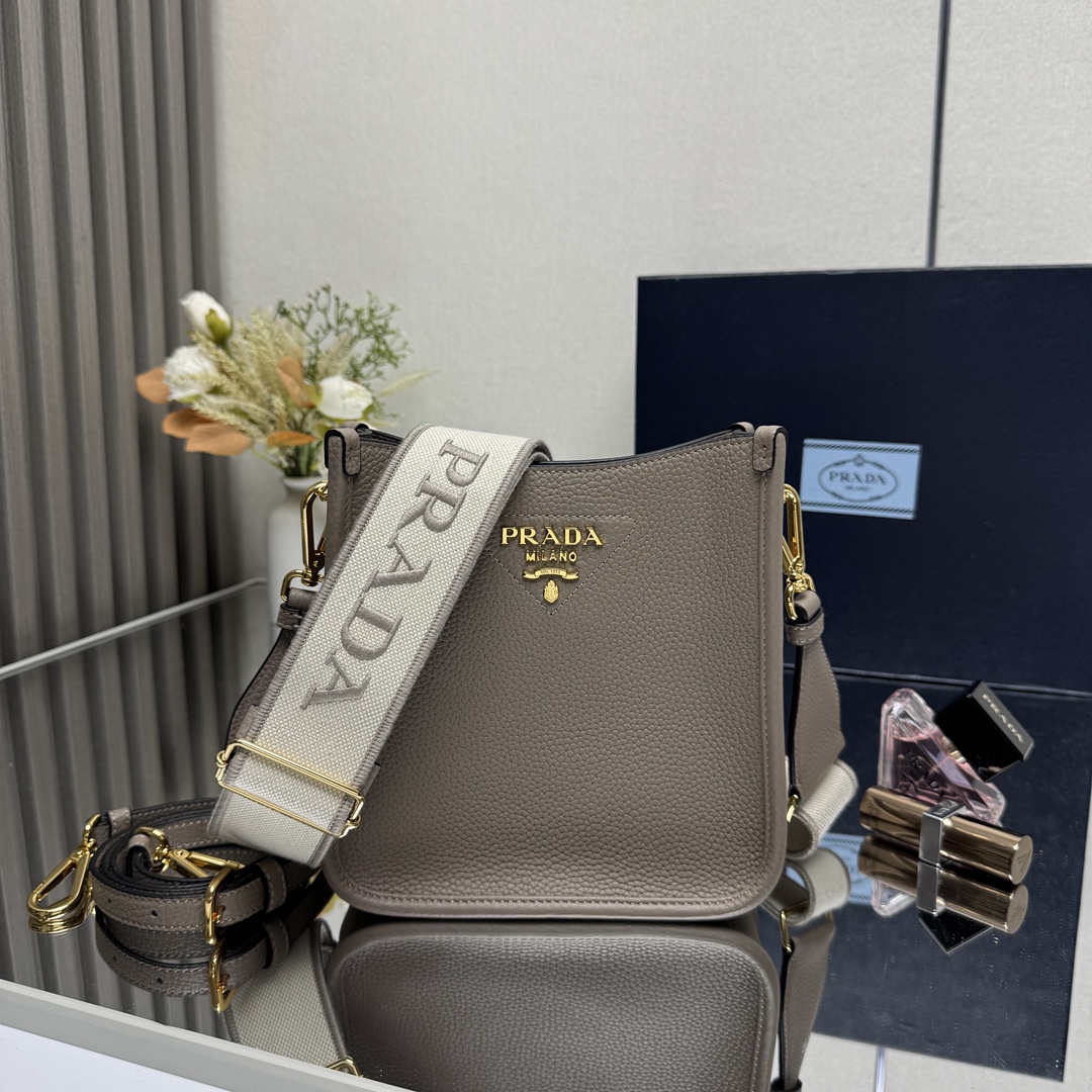 Prada 01469