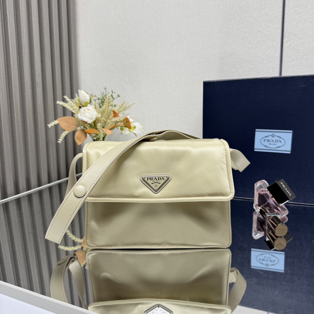 Prada 01849