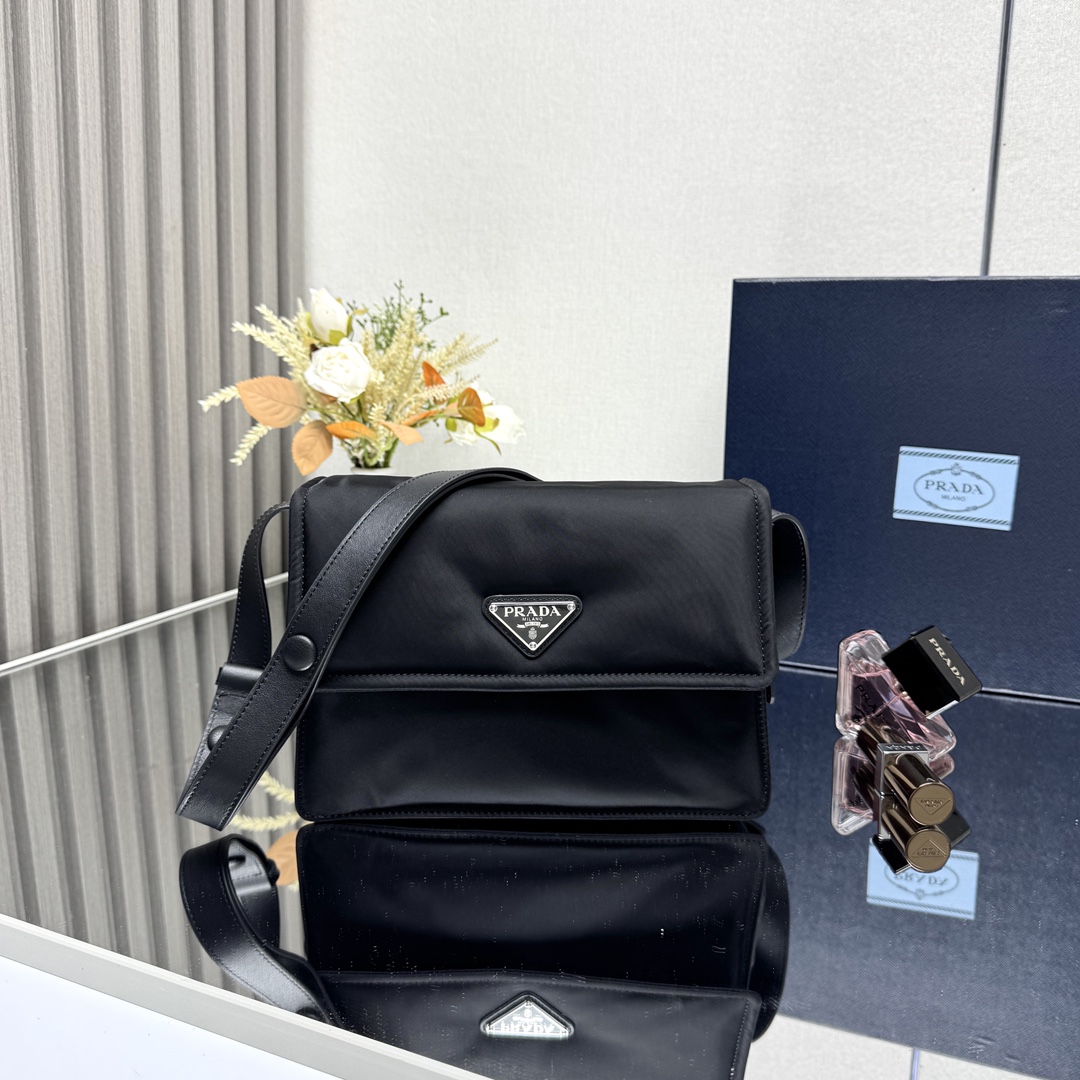 Prada 01869
