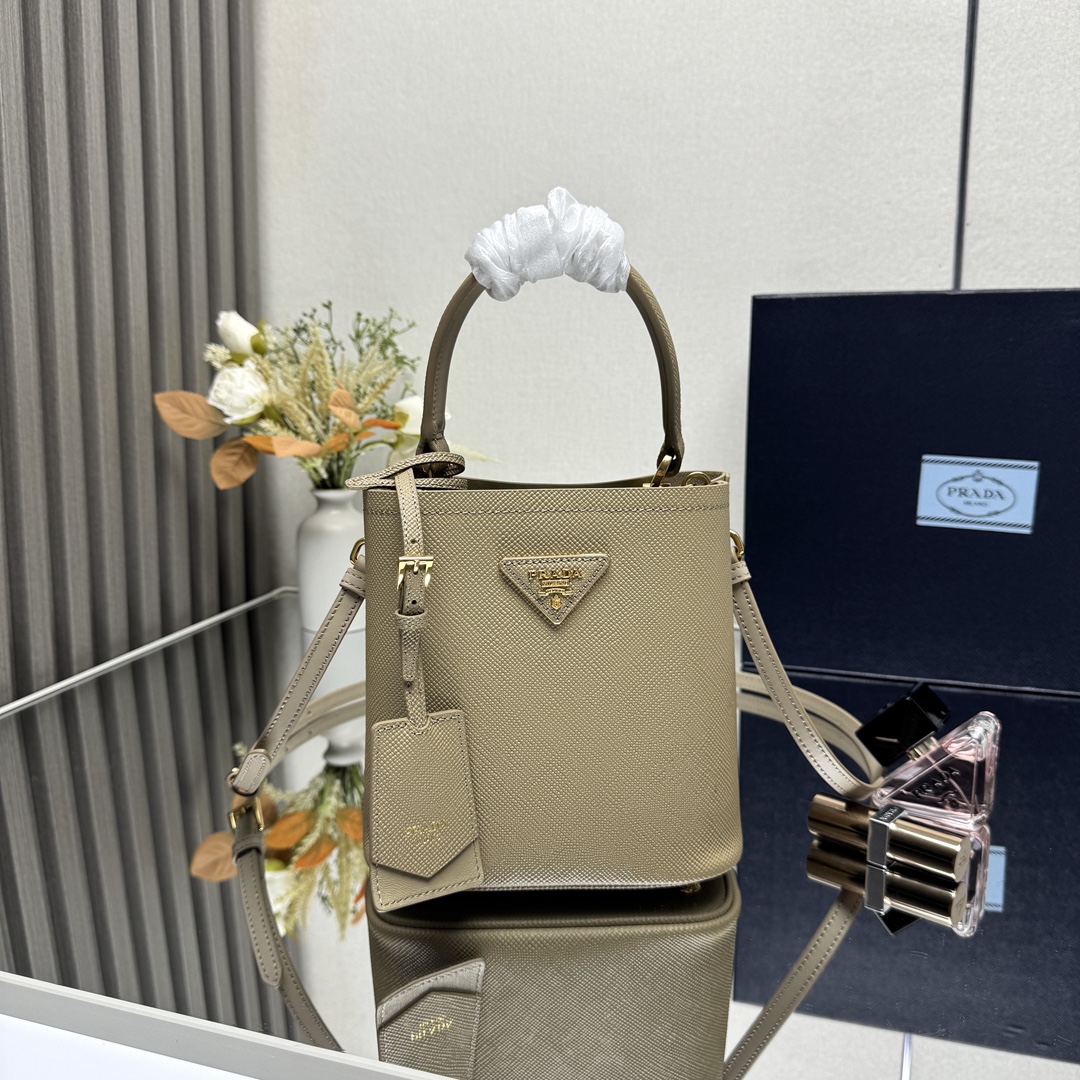PRADA  01879