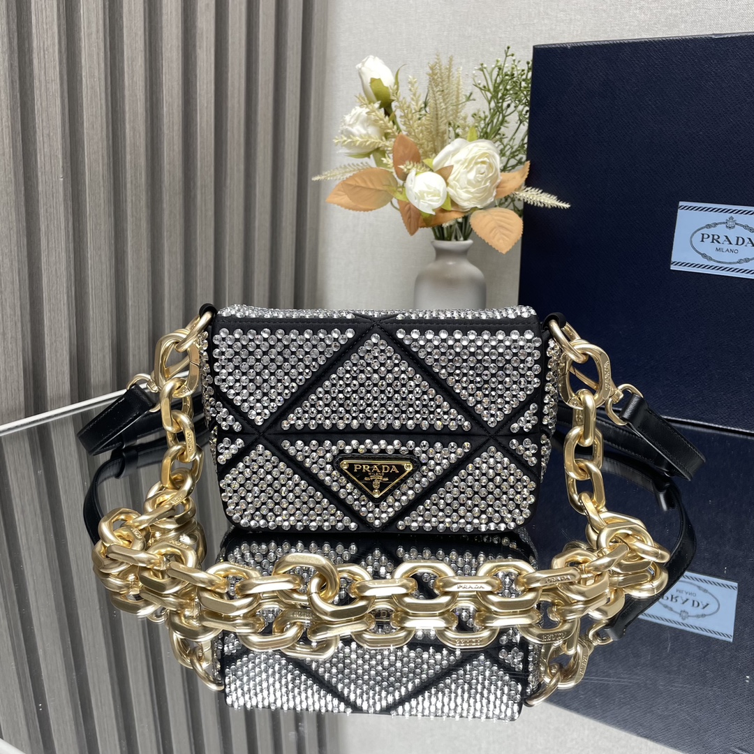Prada 01879