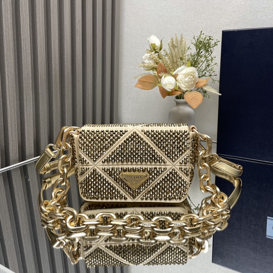 Prada 01899