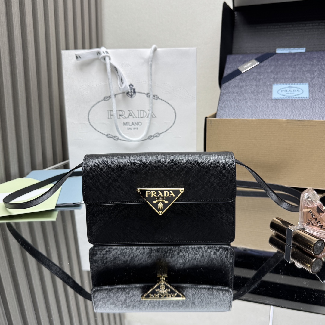 PRADA    01979