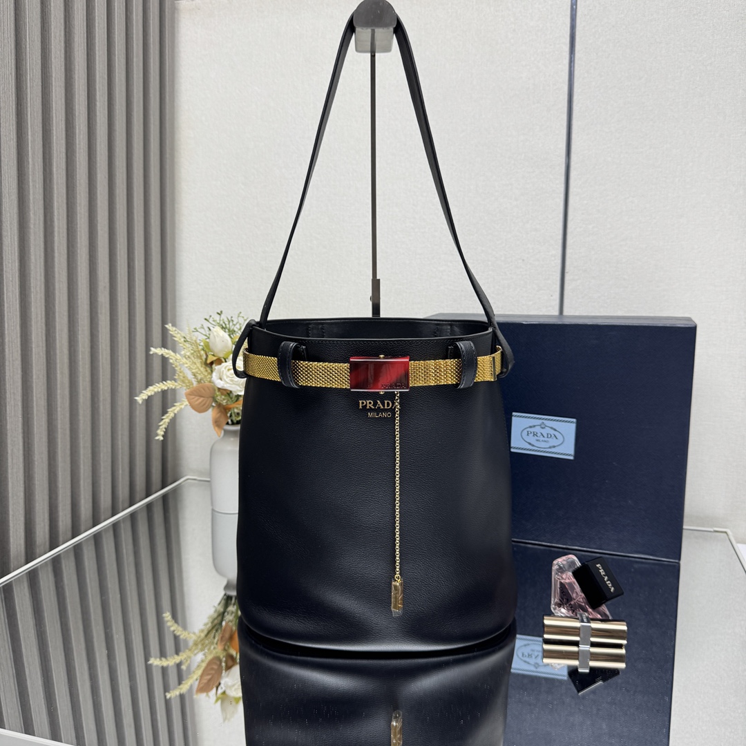 PRADA  01979