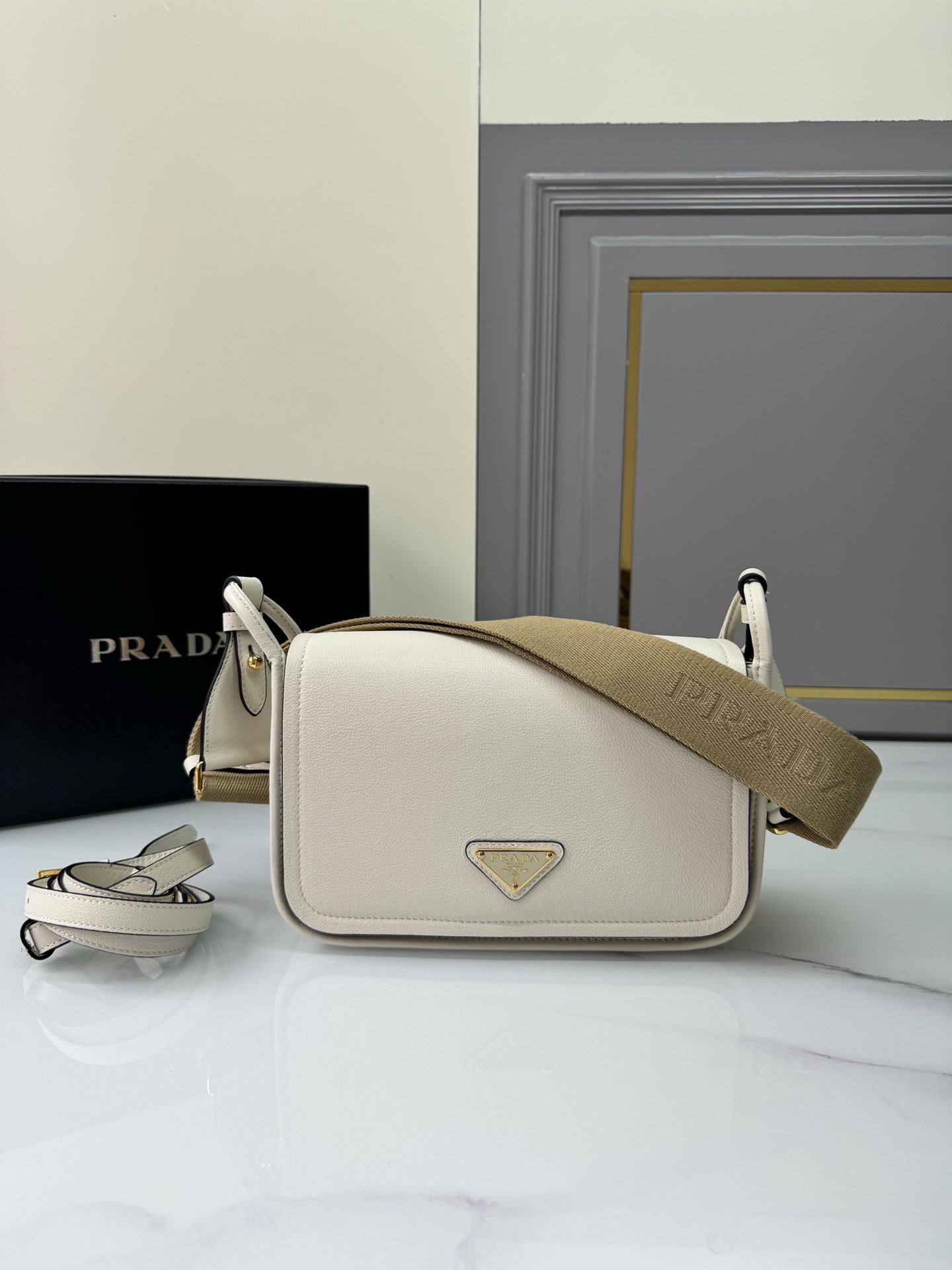 Prada 02019