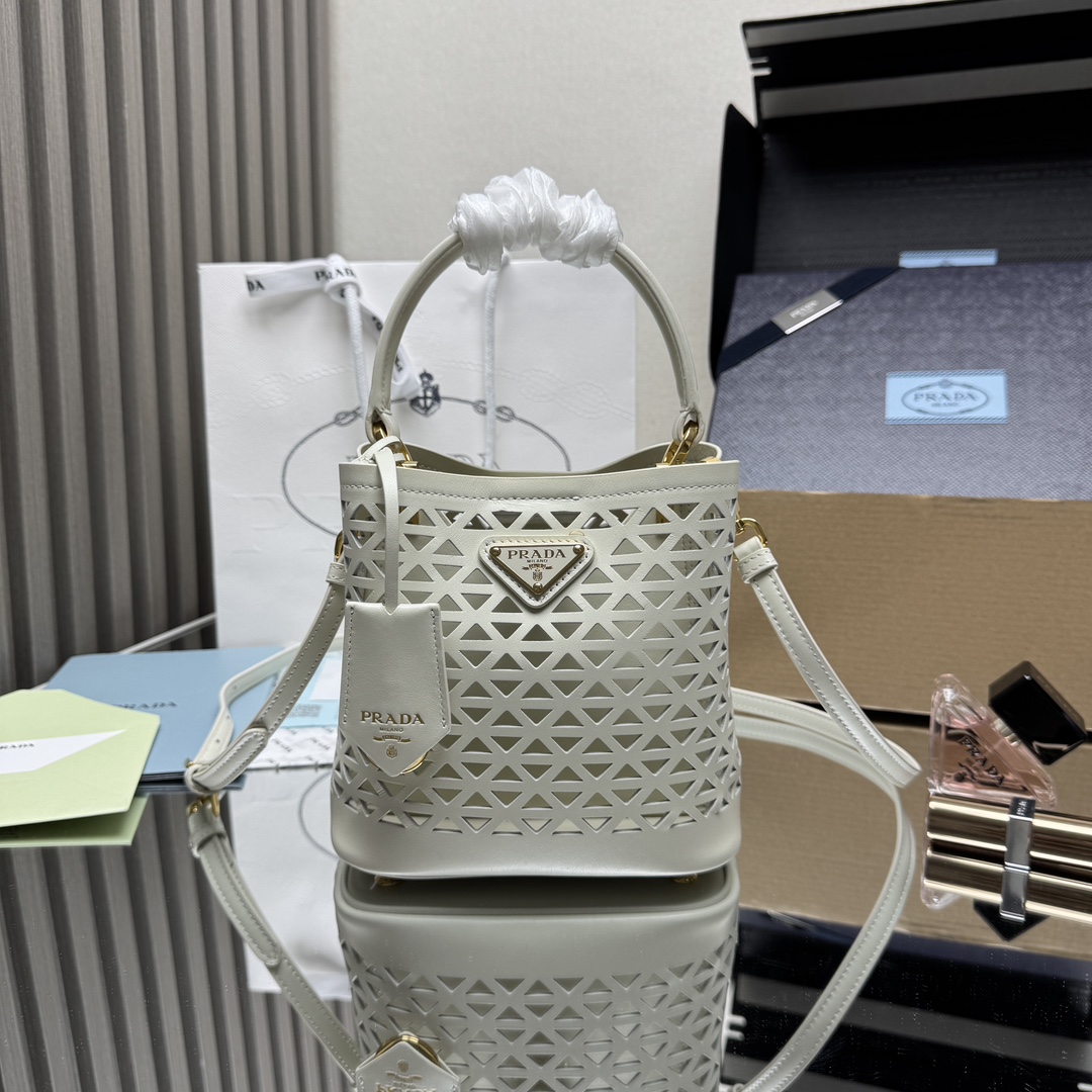 PRADA    02019