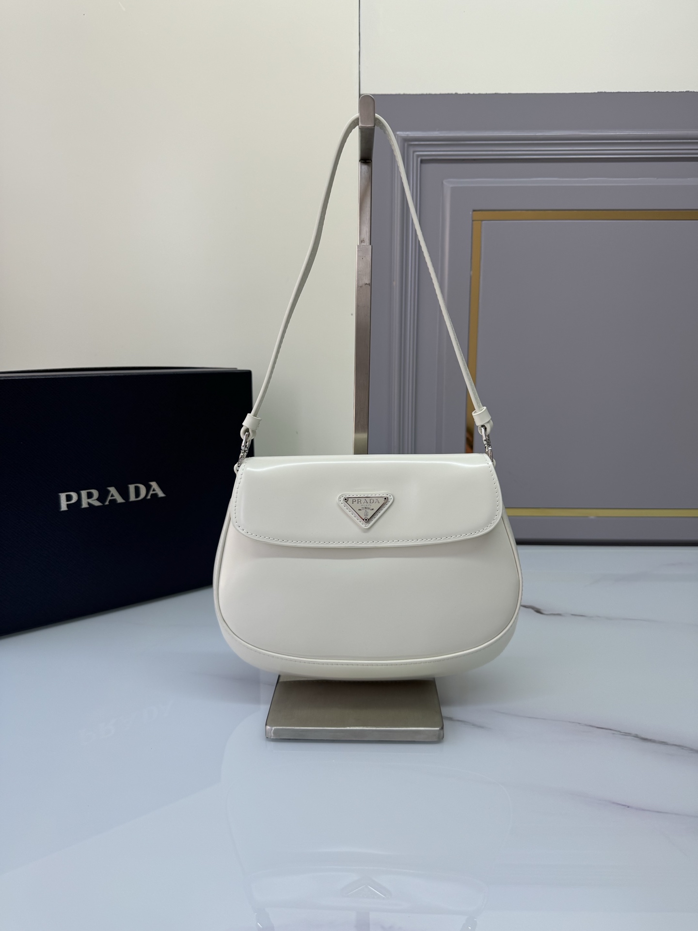 Prada 02209