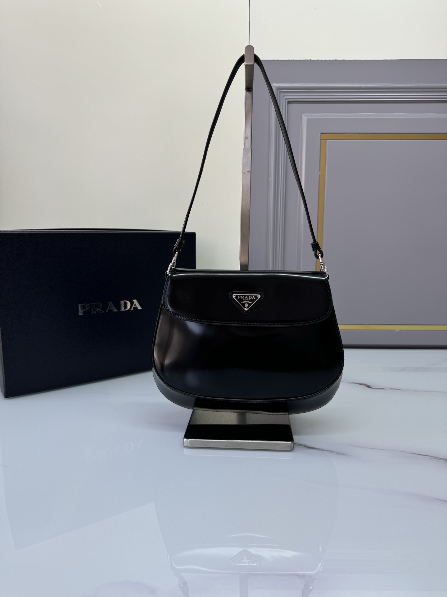 Prada 02379
