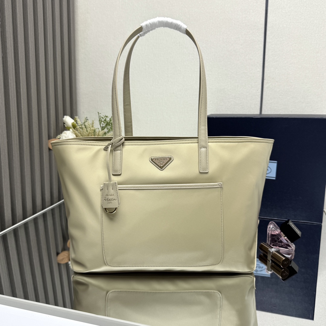 Prada 02469
