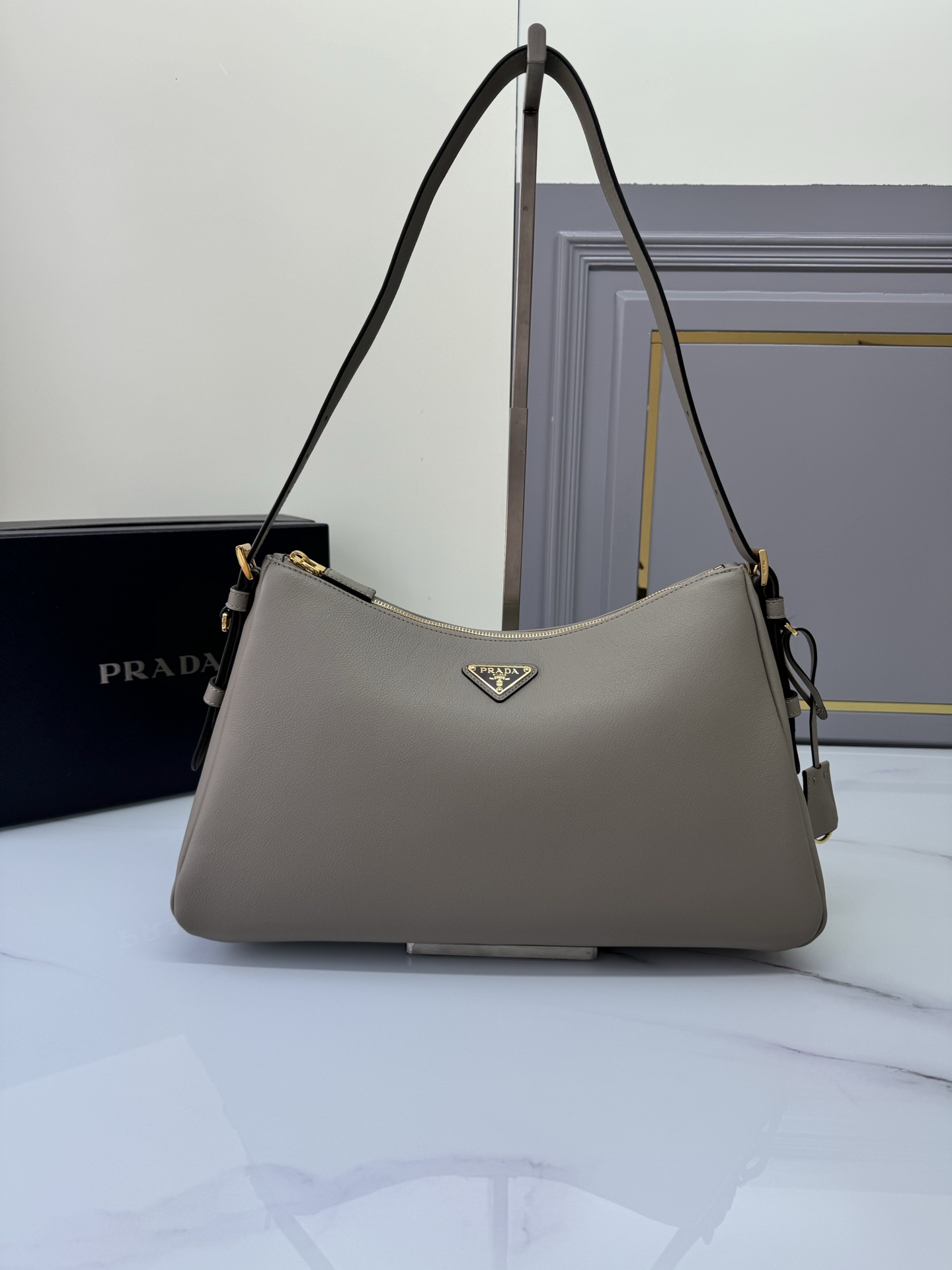 Prada 02568