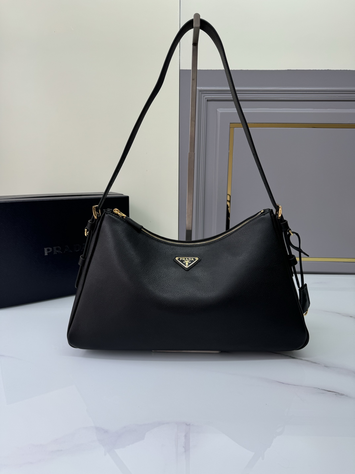 Prada 02677