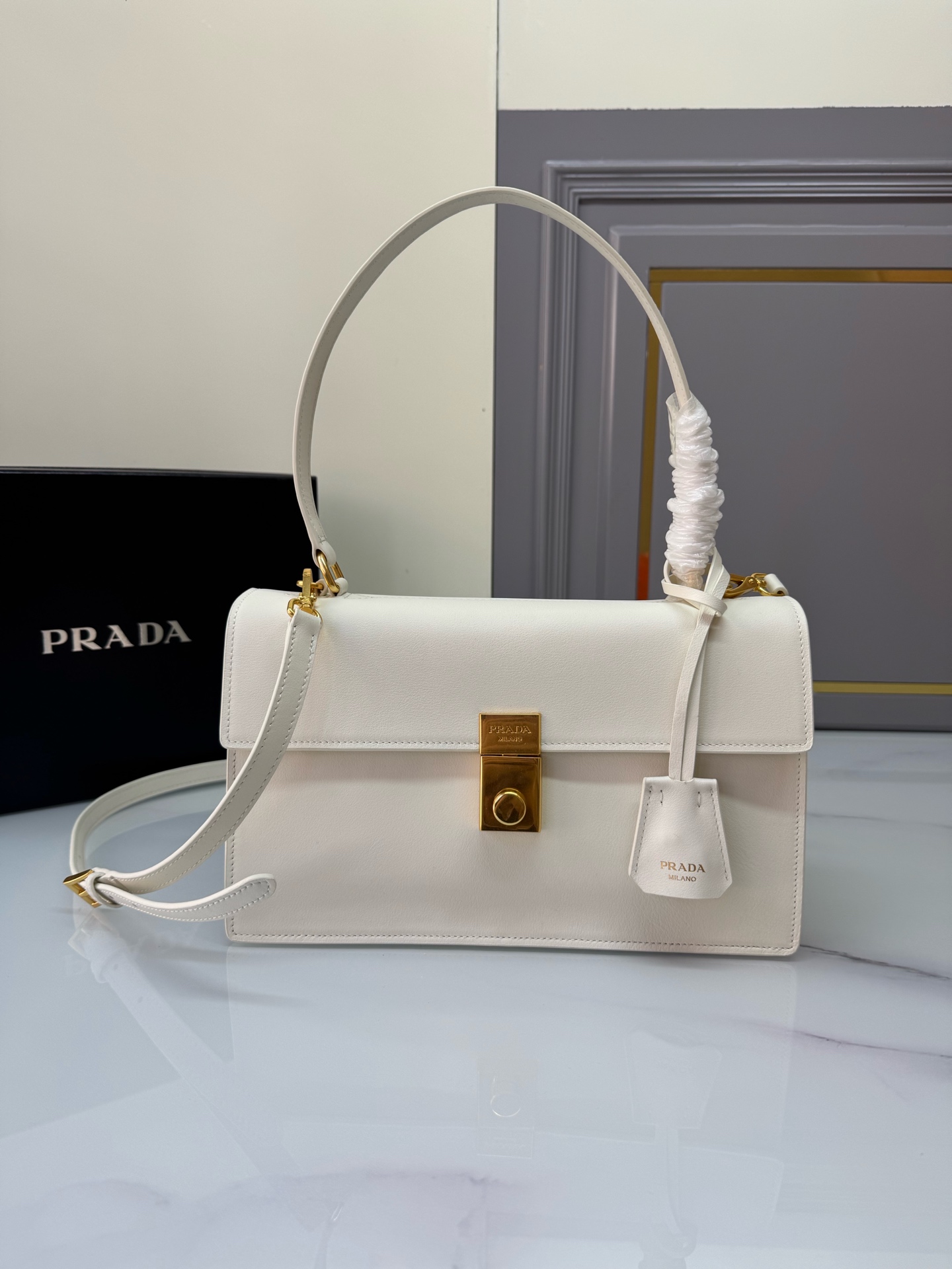 Prada 02736