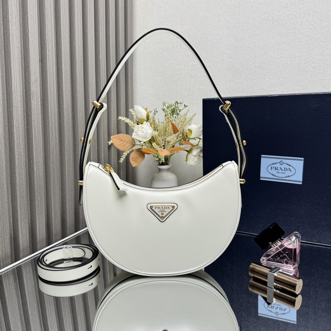 Prada 02799